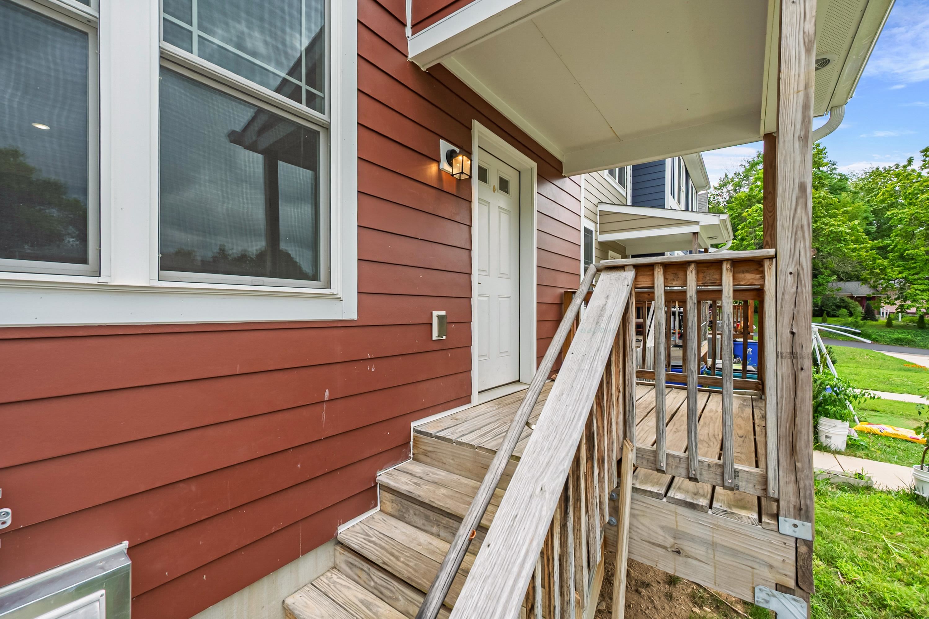 716 CHURCH Street SE