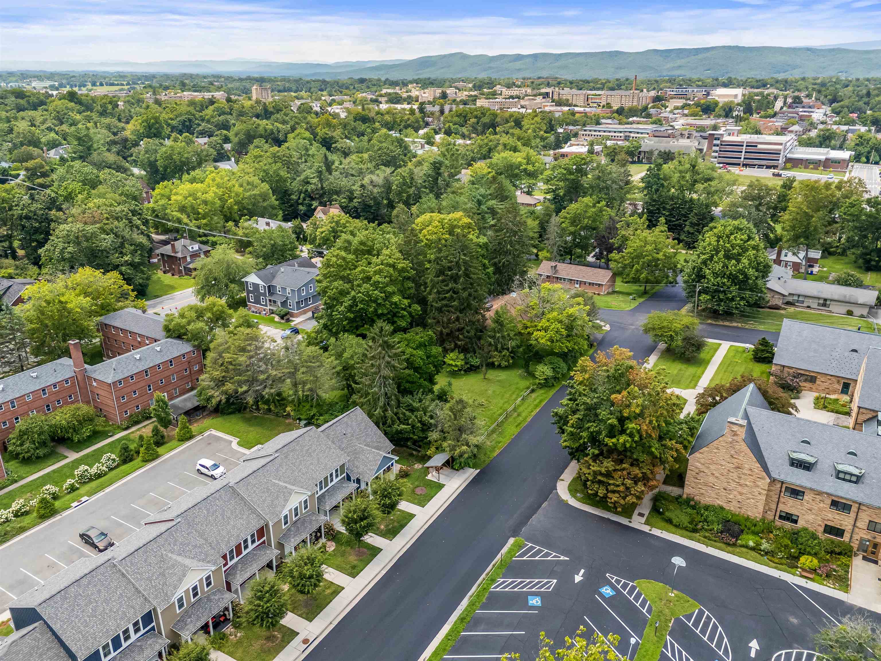 716 CHURCH Street SE