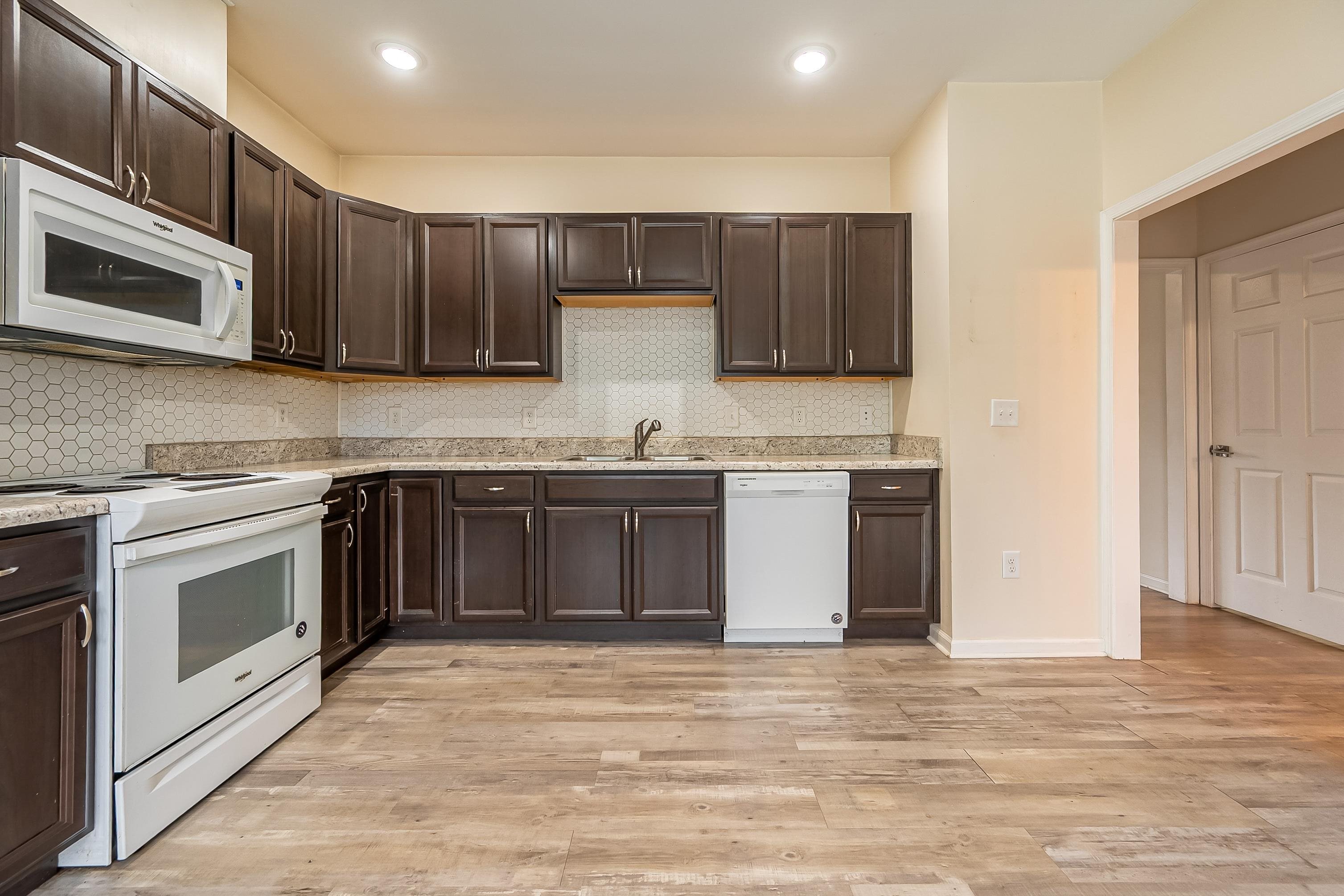 716 CHURCH Street SE