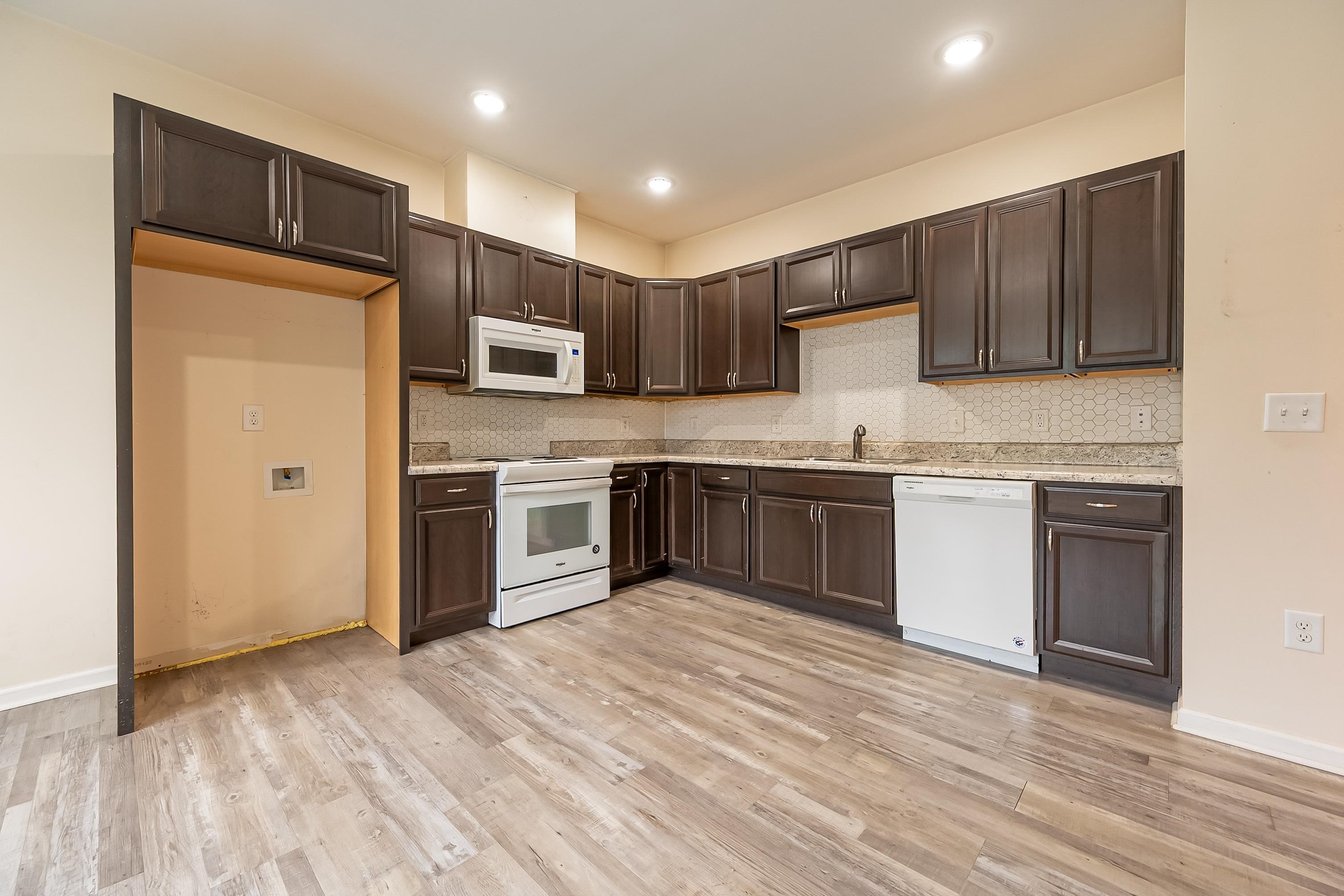 716 CHURCH Street SE