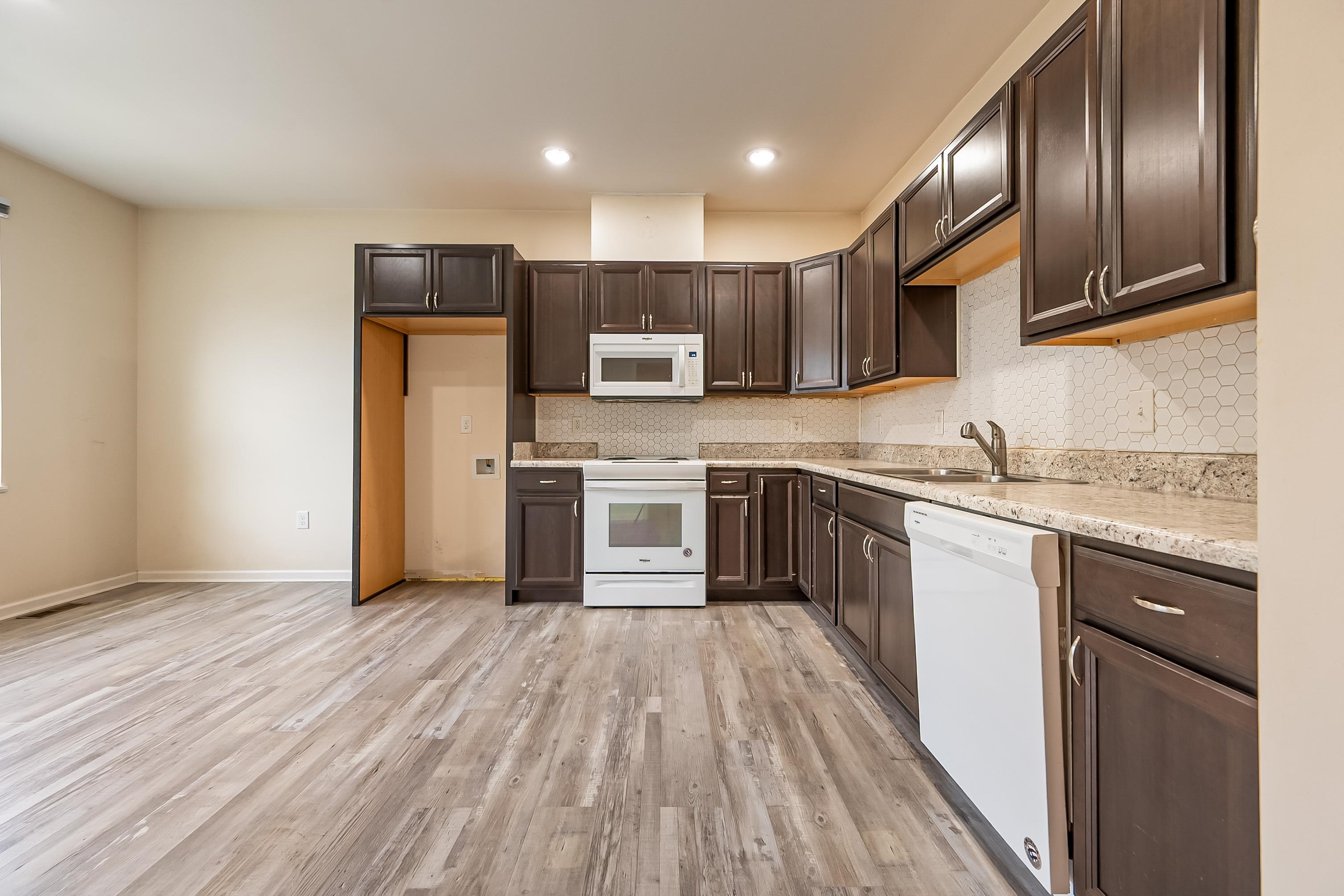 716 CHURCH Street SE