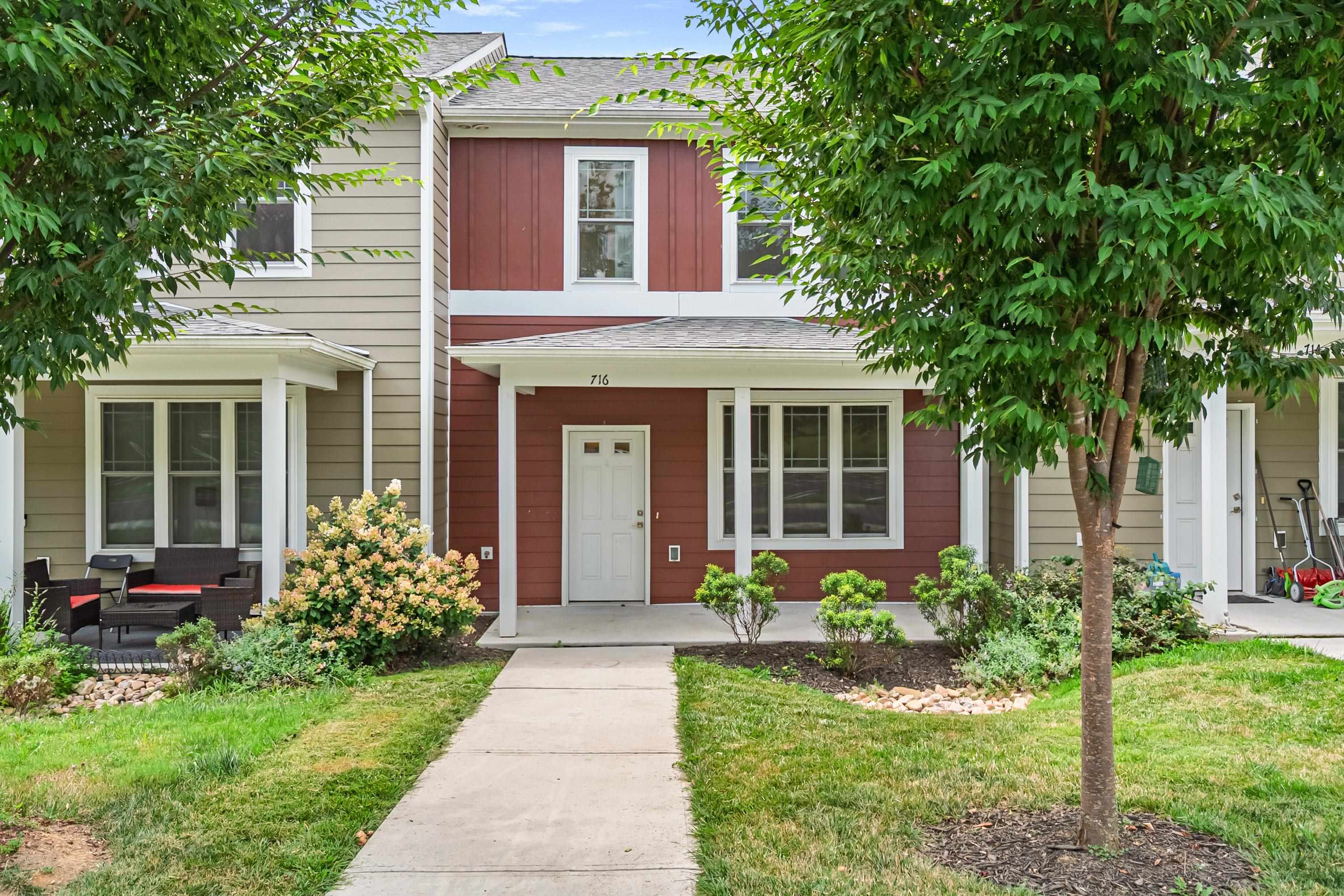 716 CHURCH Street SE