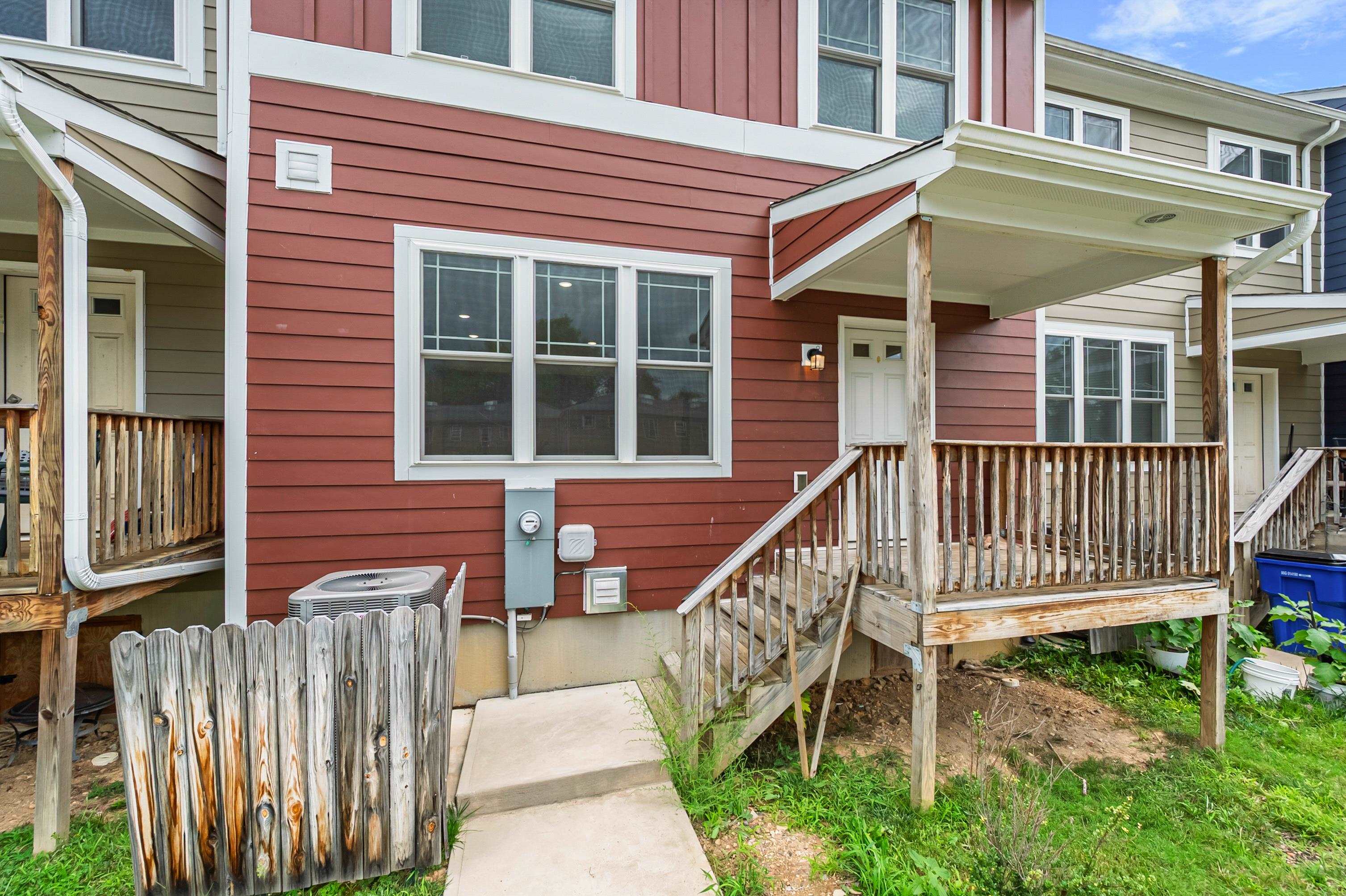 716 CHURCH Street SE