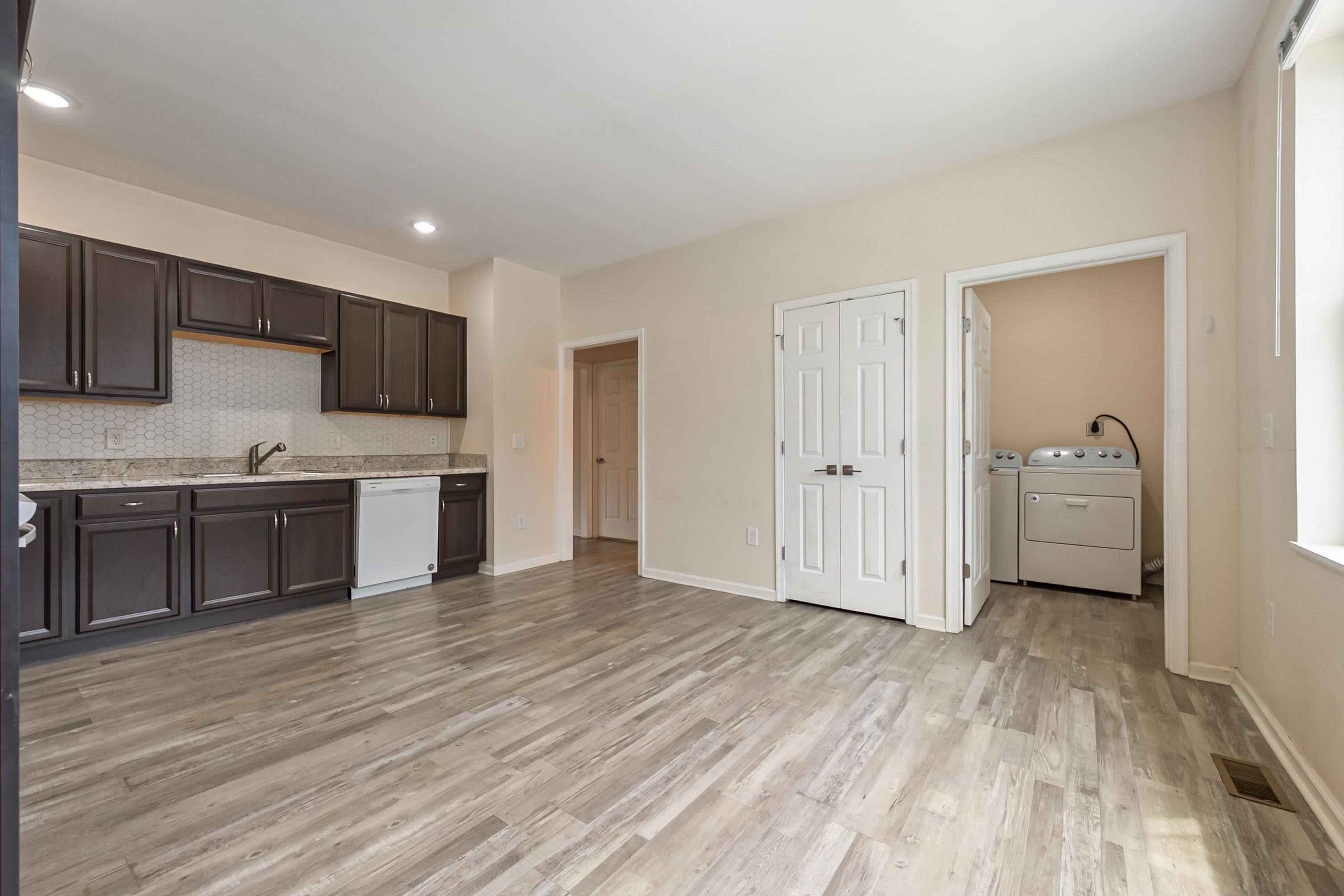 716 CHURCH Street SE