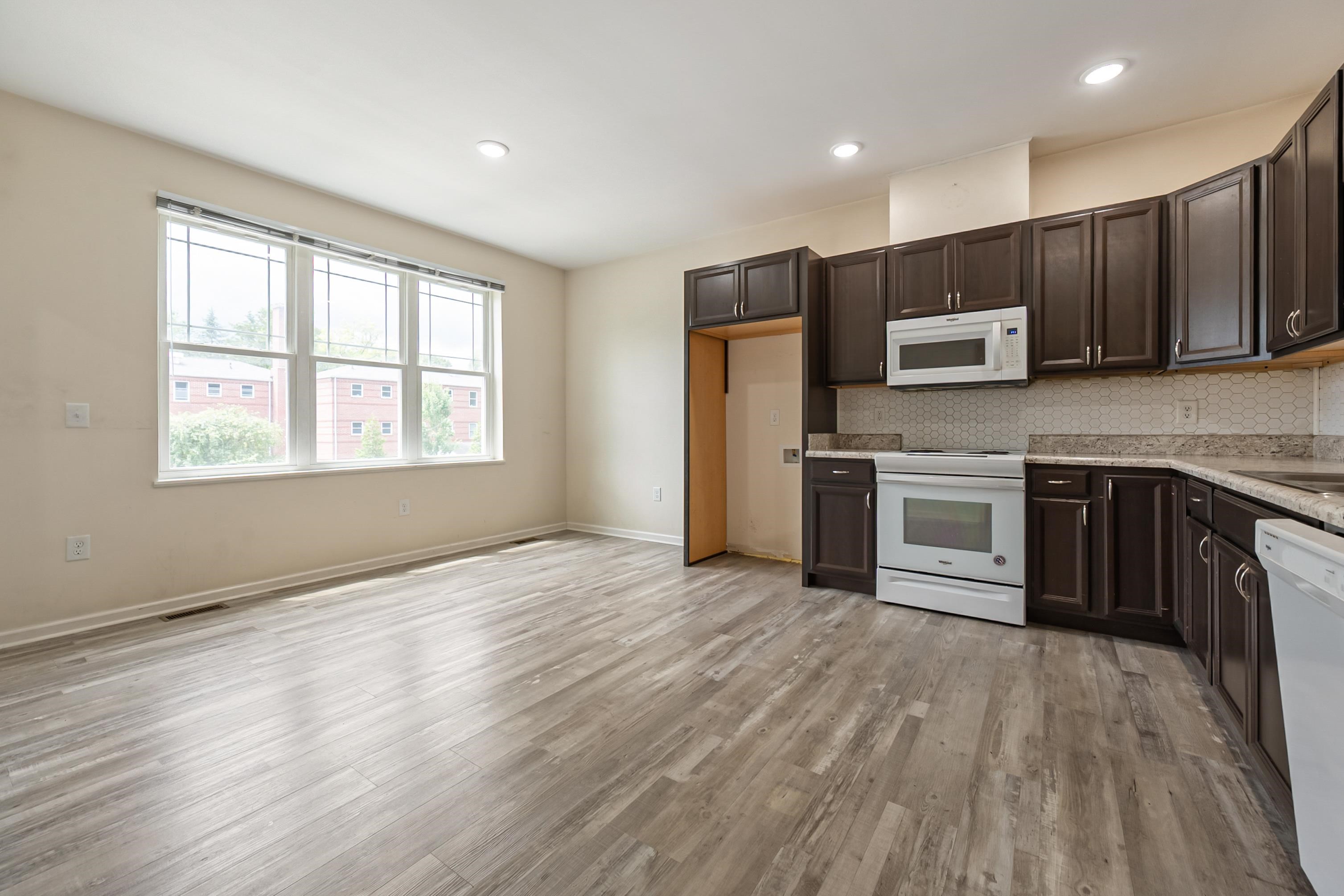 716 CHURCH Street SE