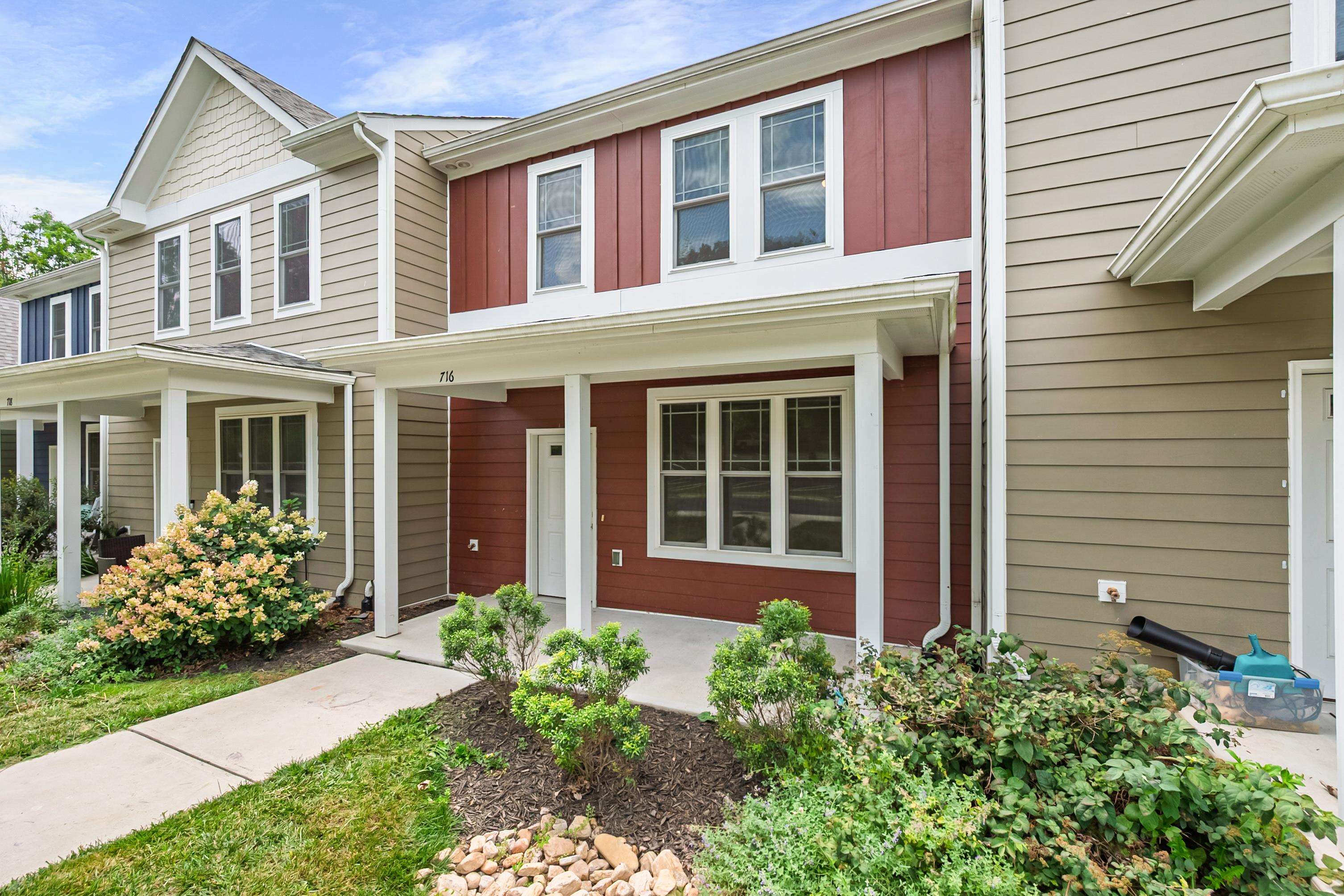 716 CHURCH Street SE