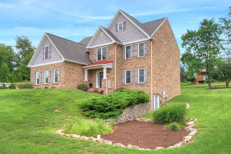 1209 BROCKTON Street