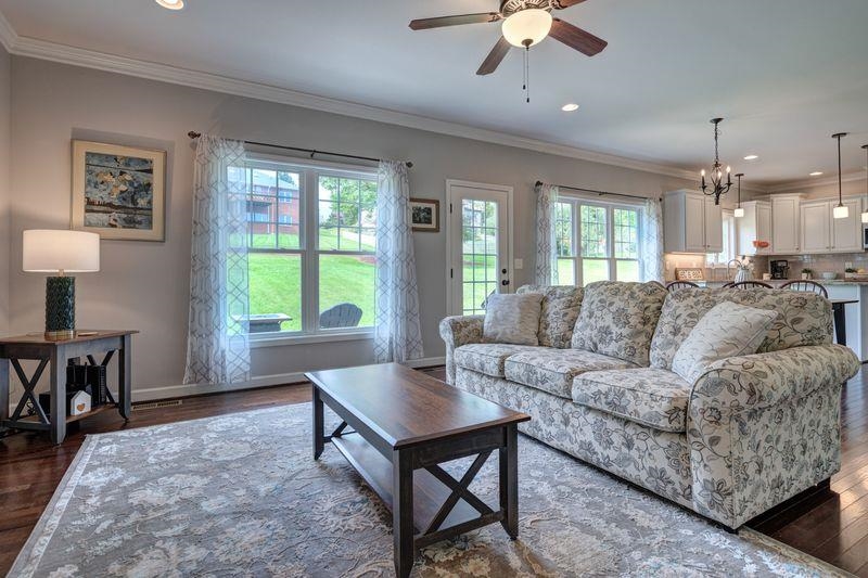 1209 BROCKTON Street