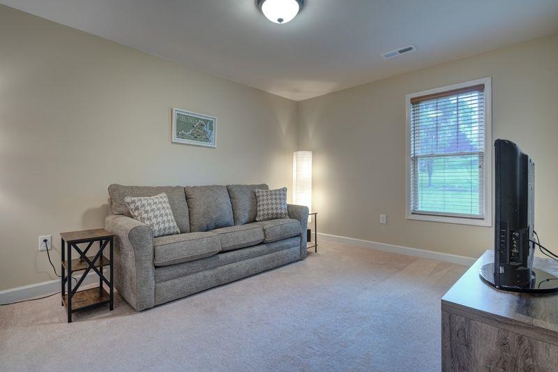 1209 BROCKTON Street