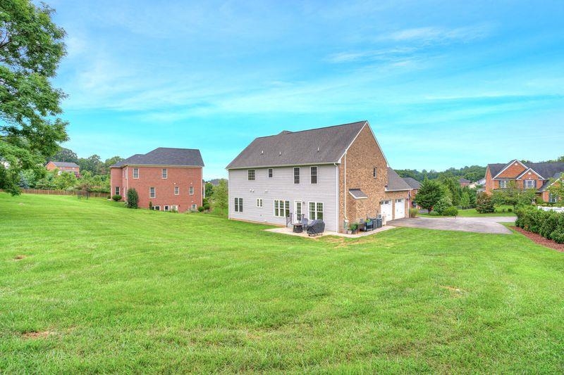 1209 BROCKTON Street