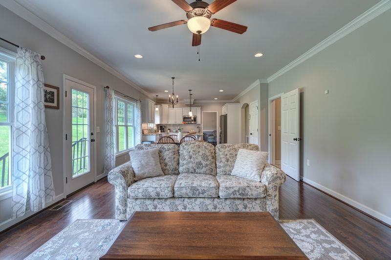 1209 BROCKTON Street