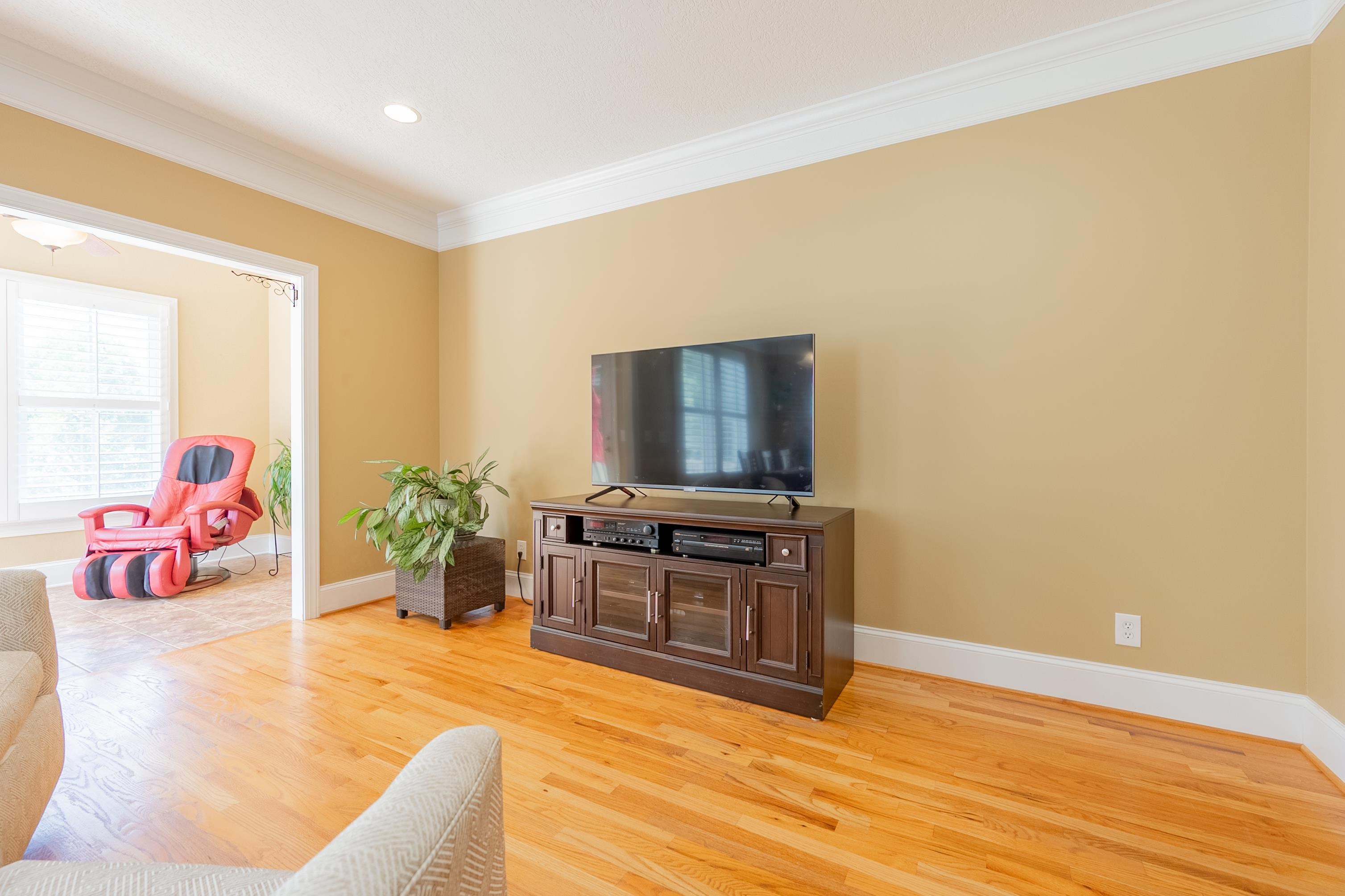 1815 Honeysuckle Dr Drive