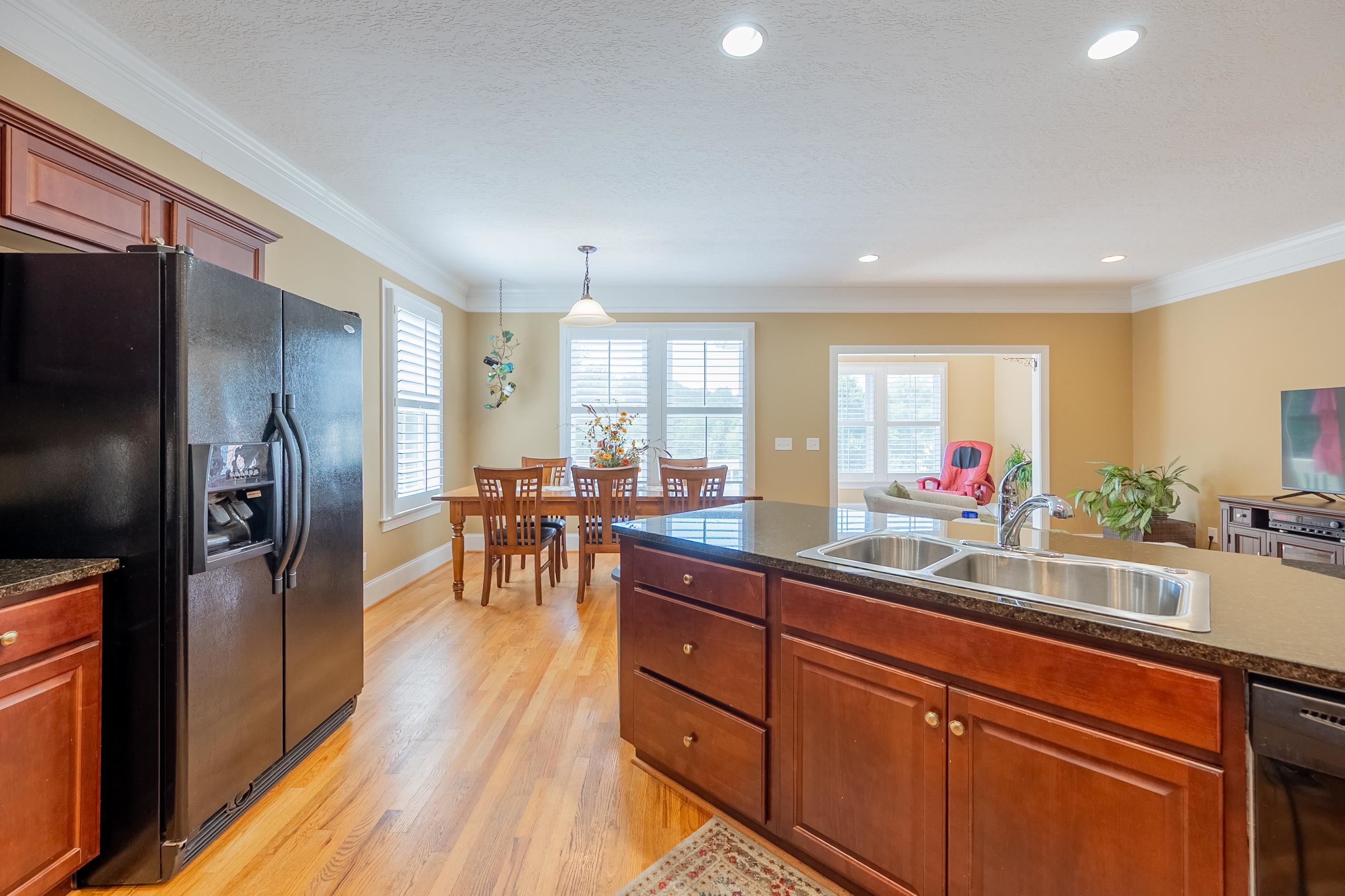 1815 Honeysuckle Dr Drive