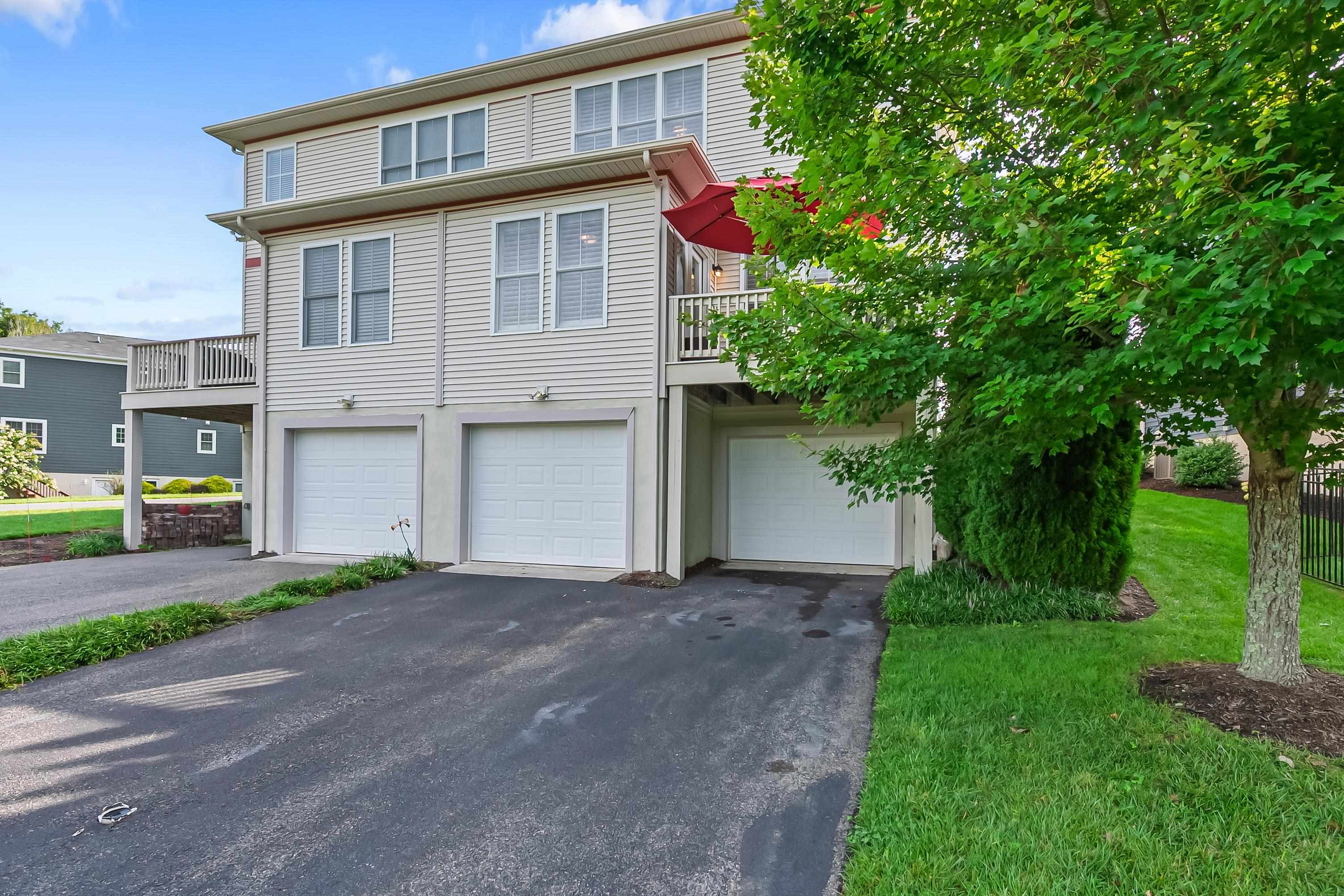 1815 Honeysuckle Dr Drive