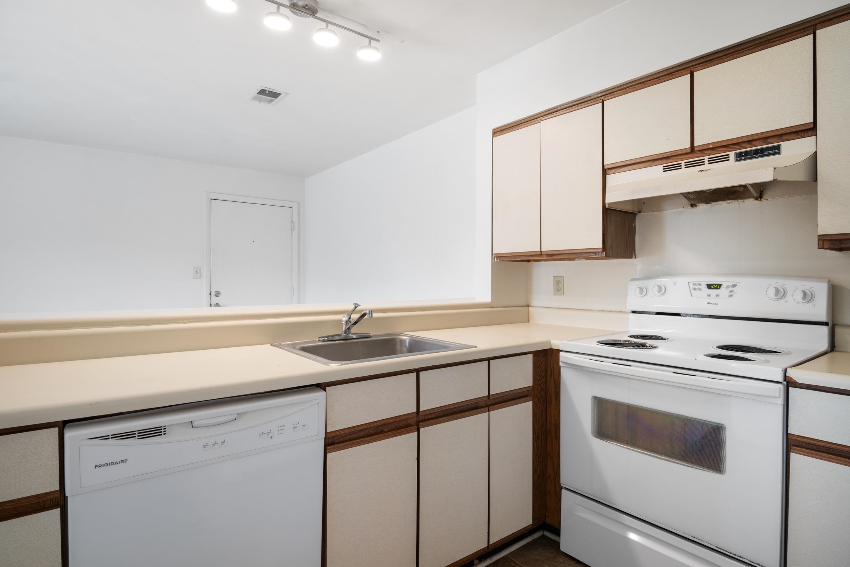 1206 University Terrace H