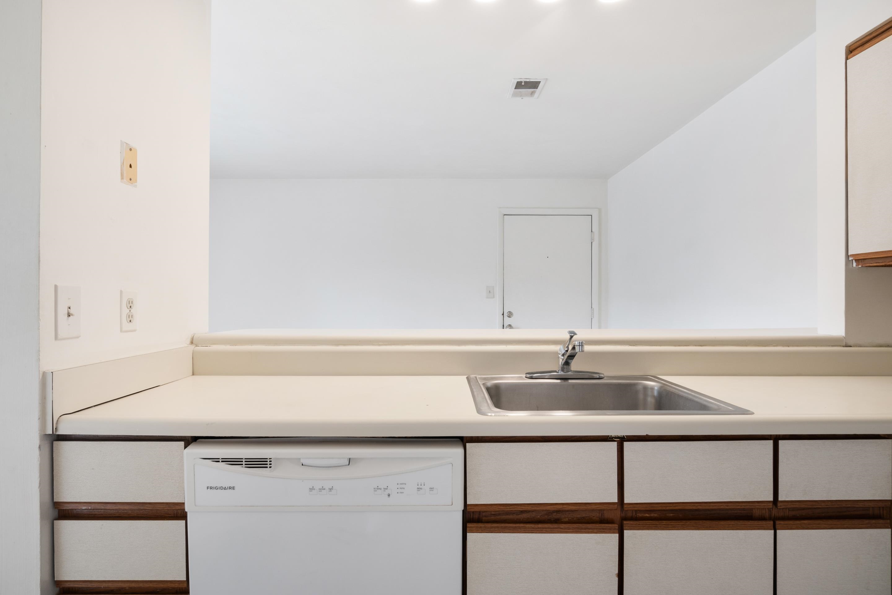 1206 University Terrace H