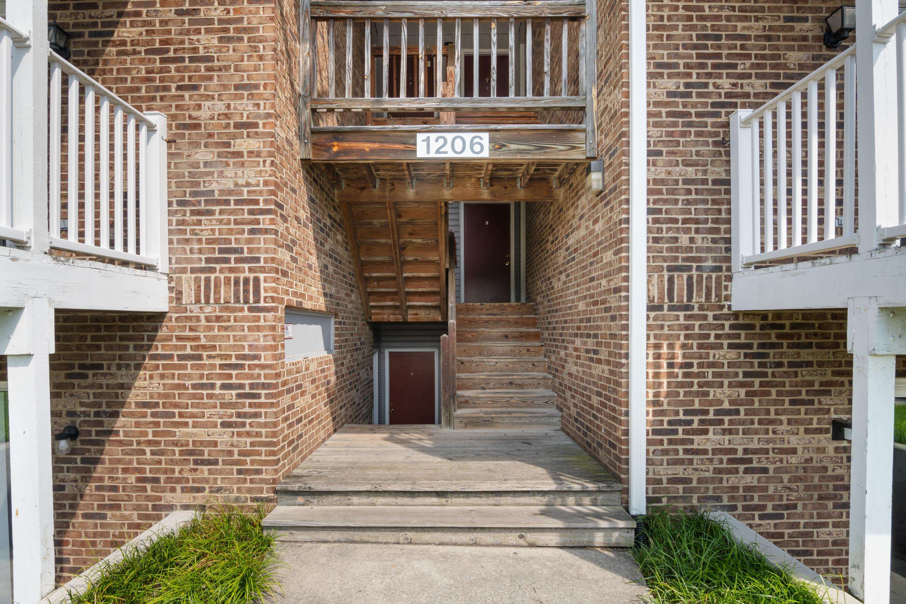 1206 University Terrace H