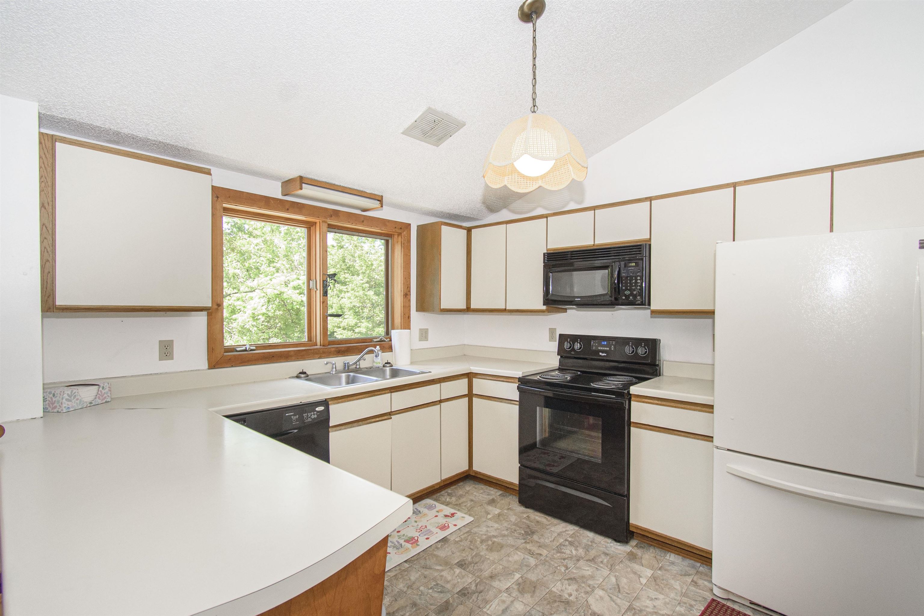 7562 Bluff View Drive