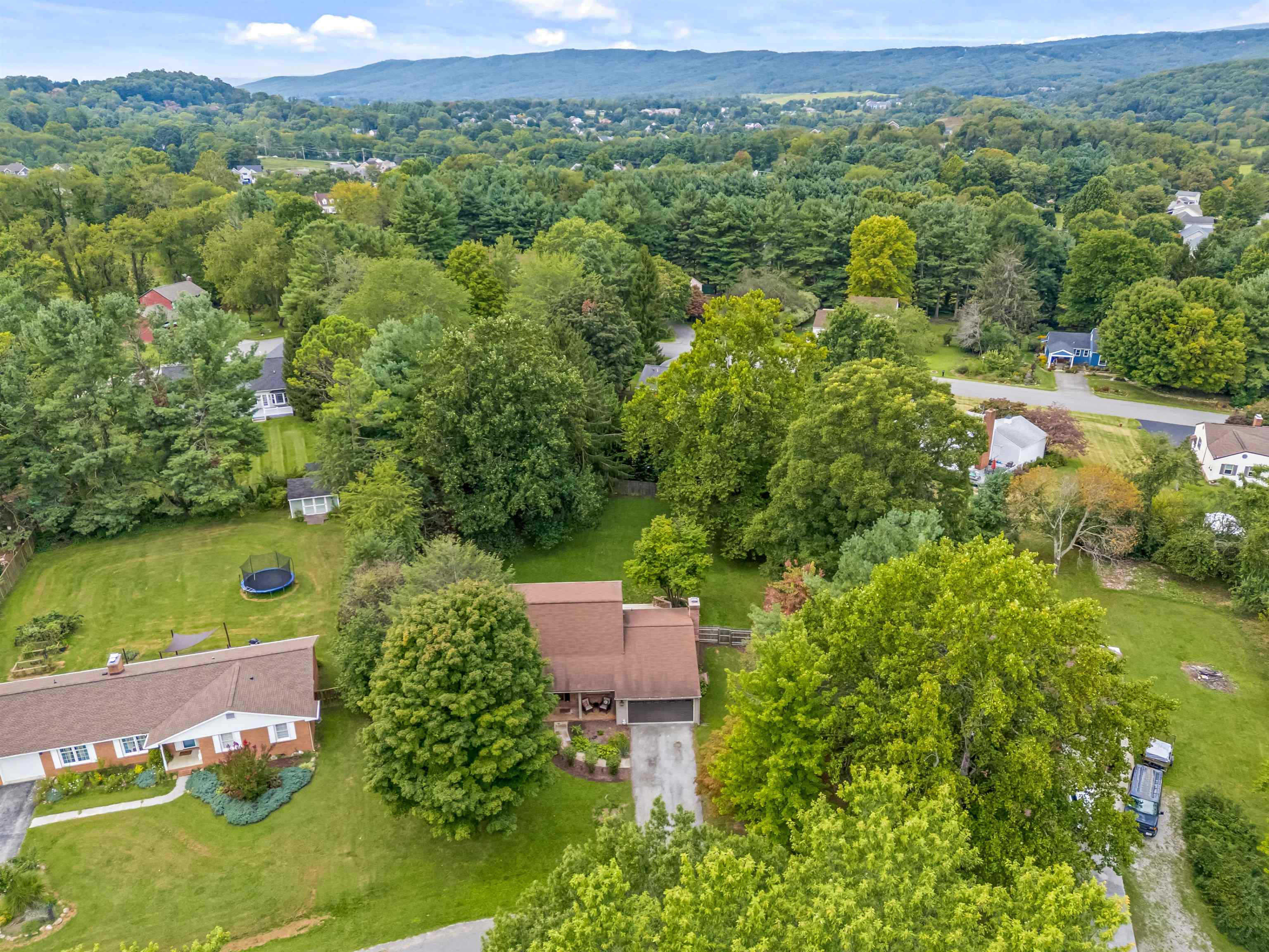 806 Horseshoe Lane