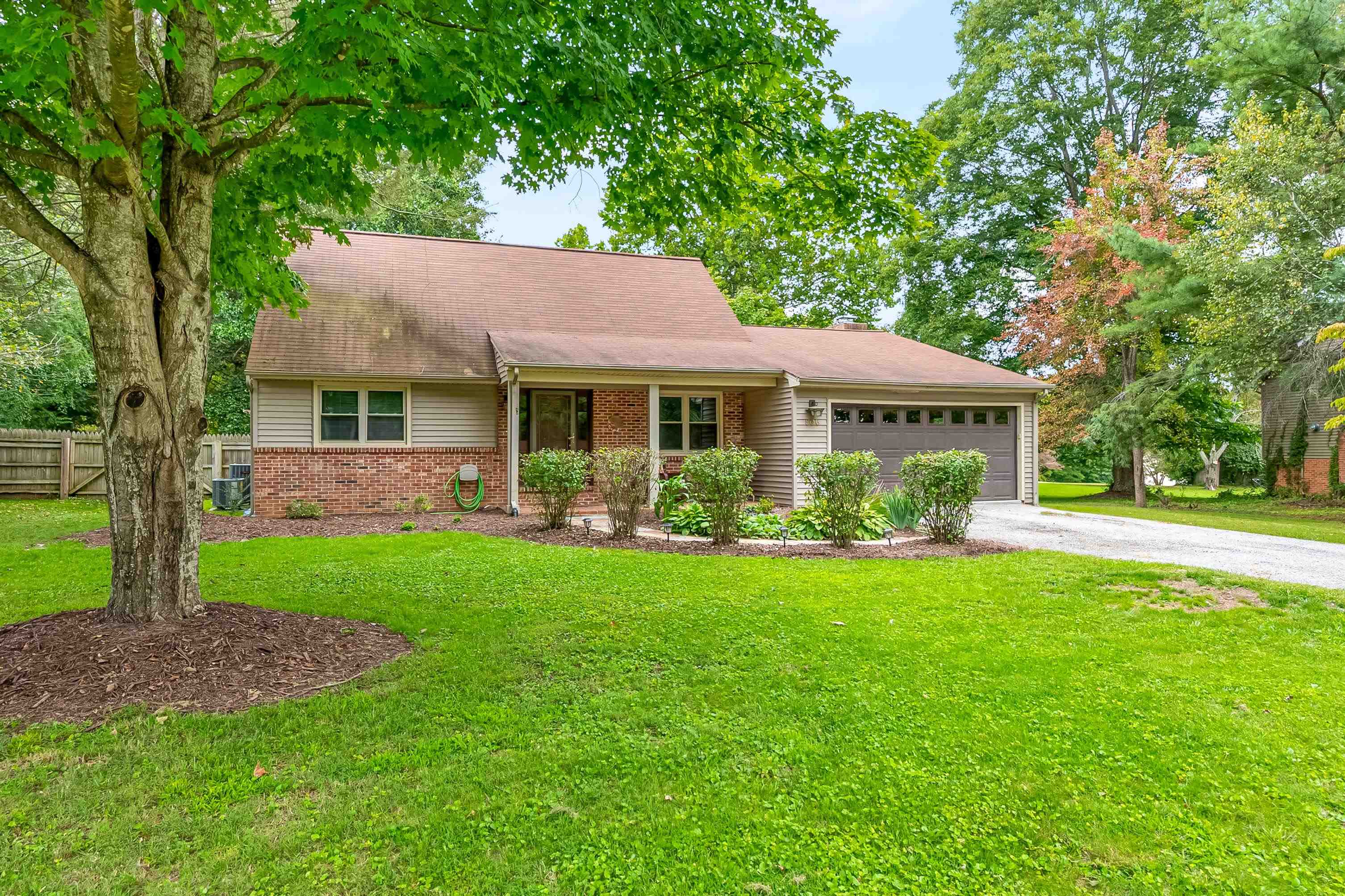 806 Horseshoe Lane