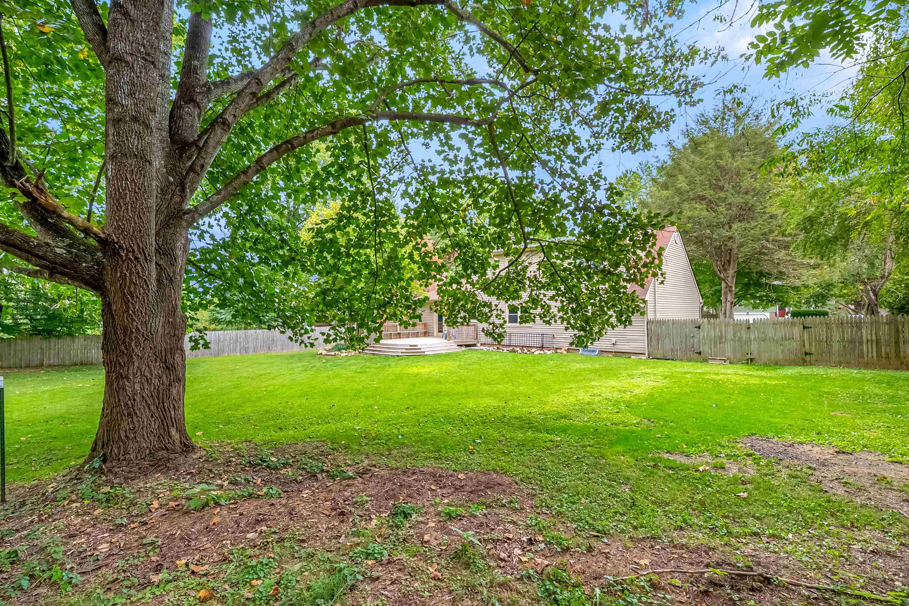 806 Horseshoe Lane