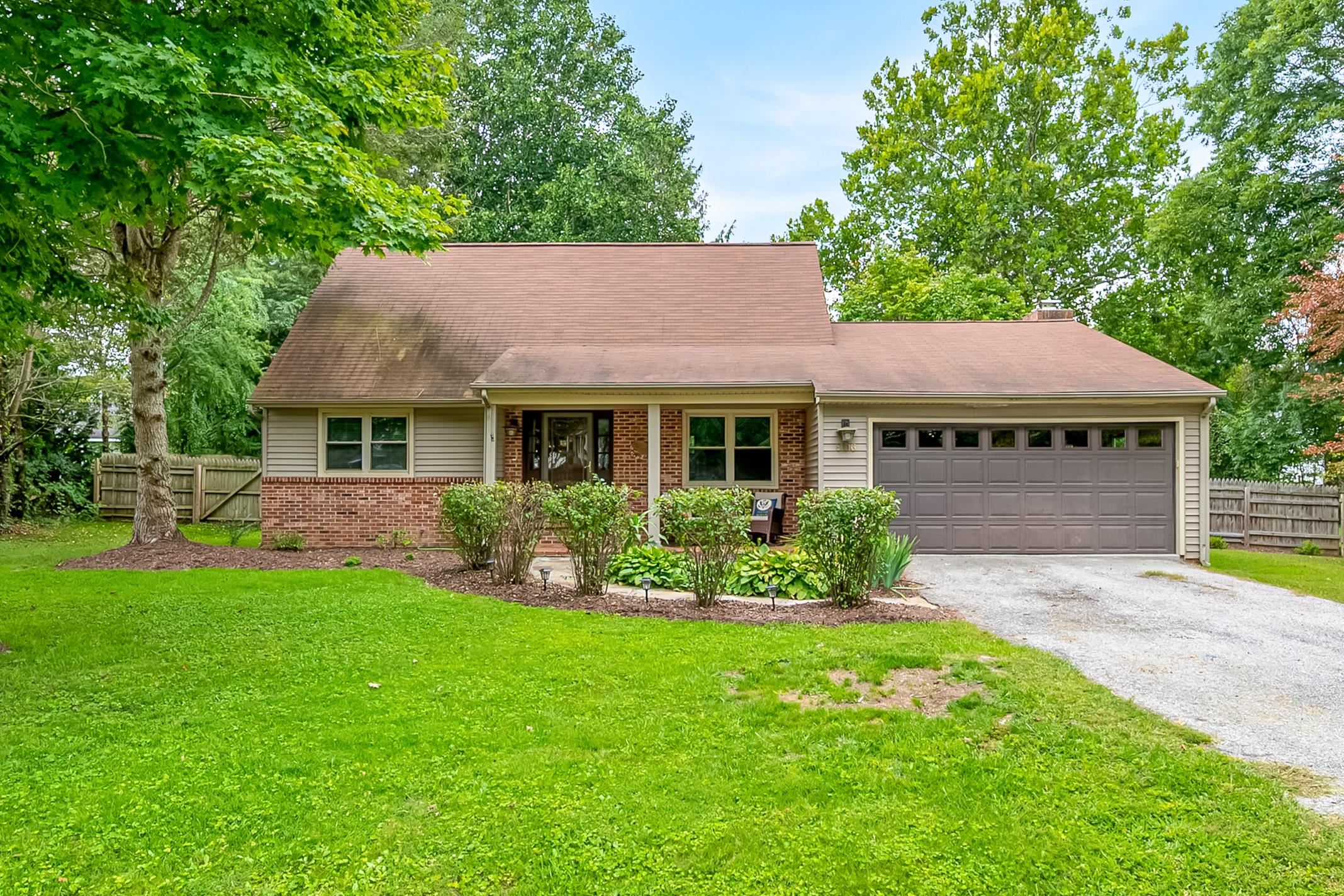806 Horseshoe Lane