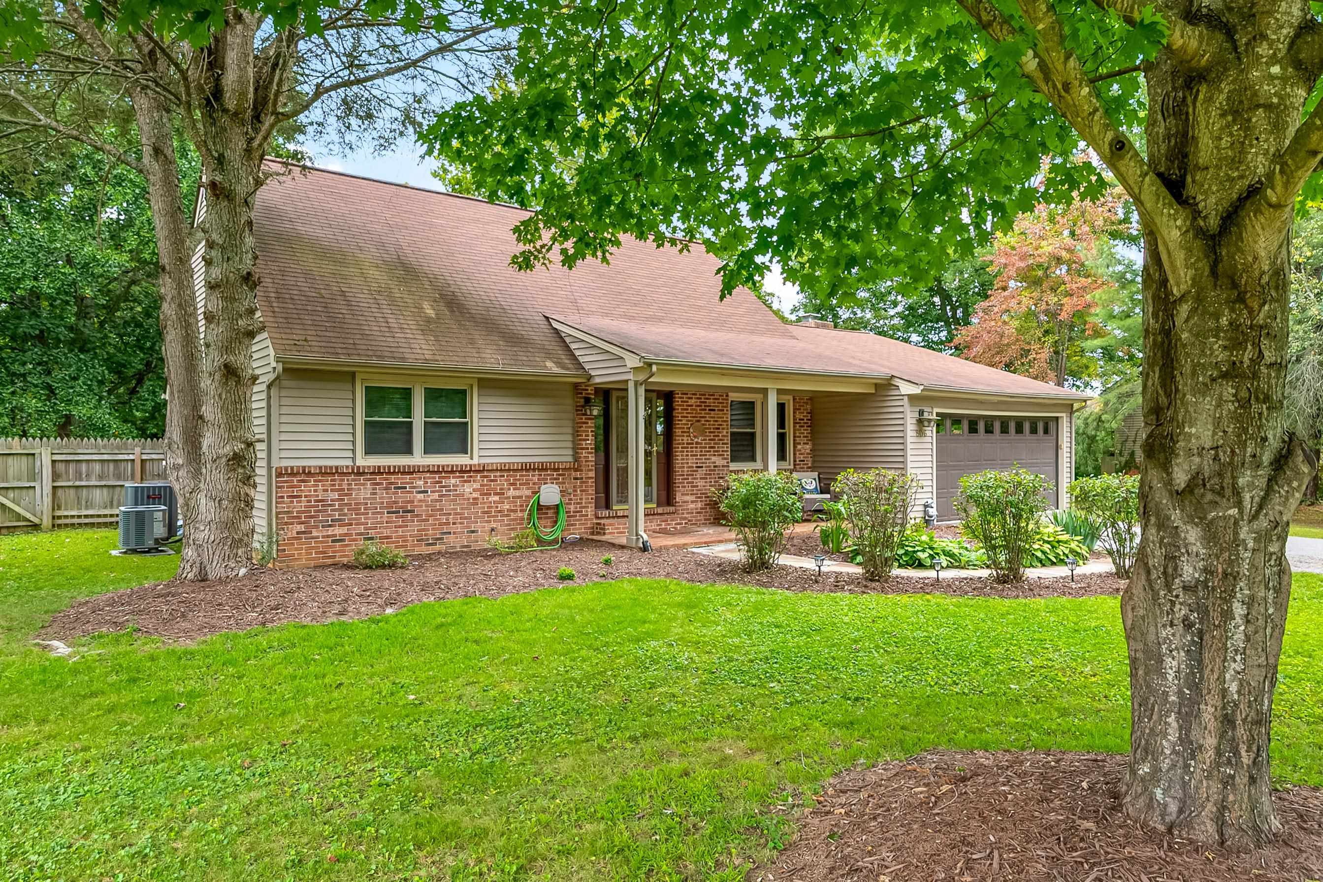 806 Horseshoe Lane