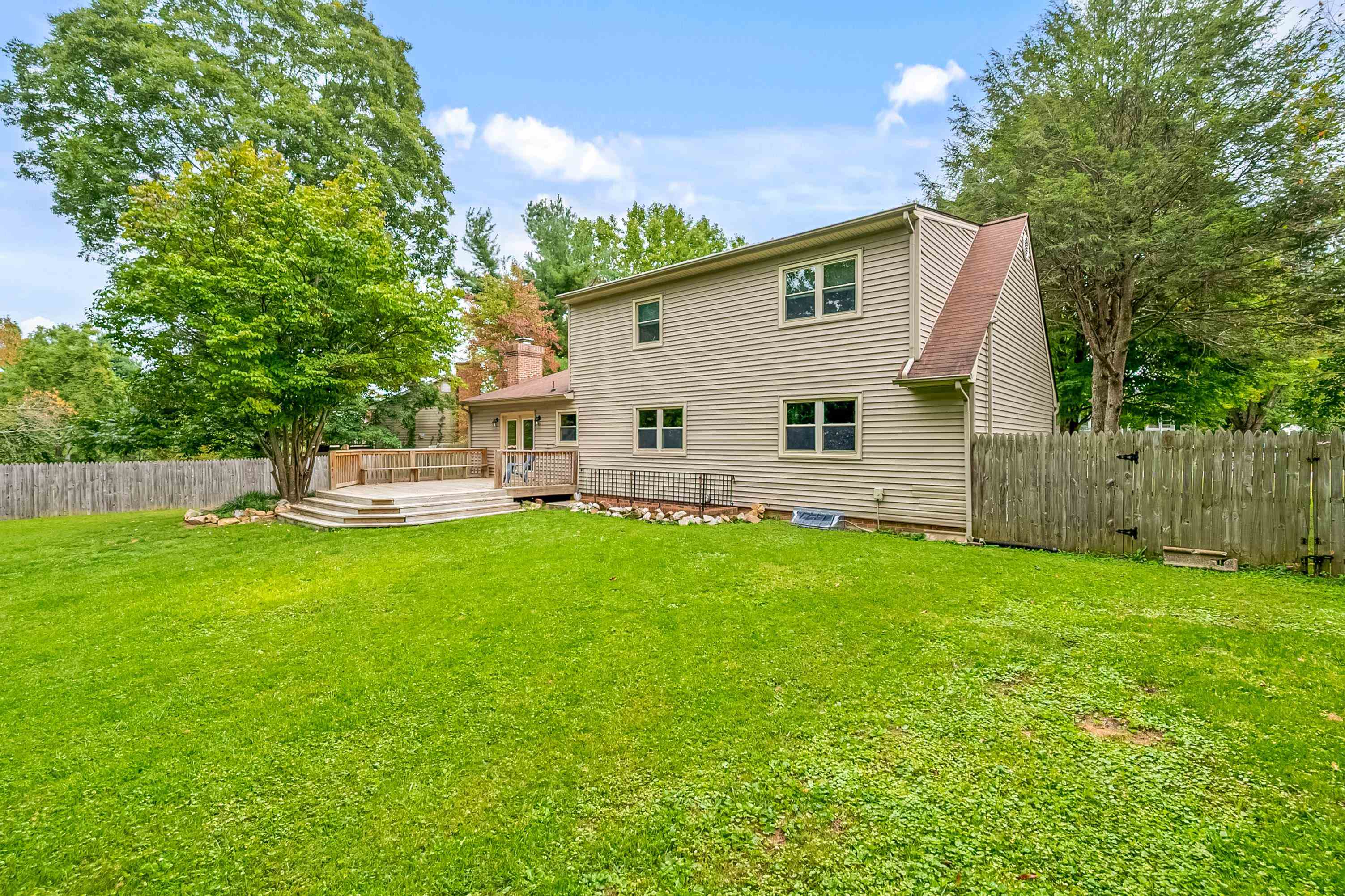 806 Horseshoe Lane