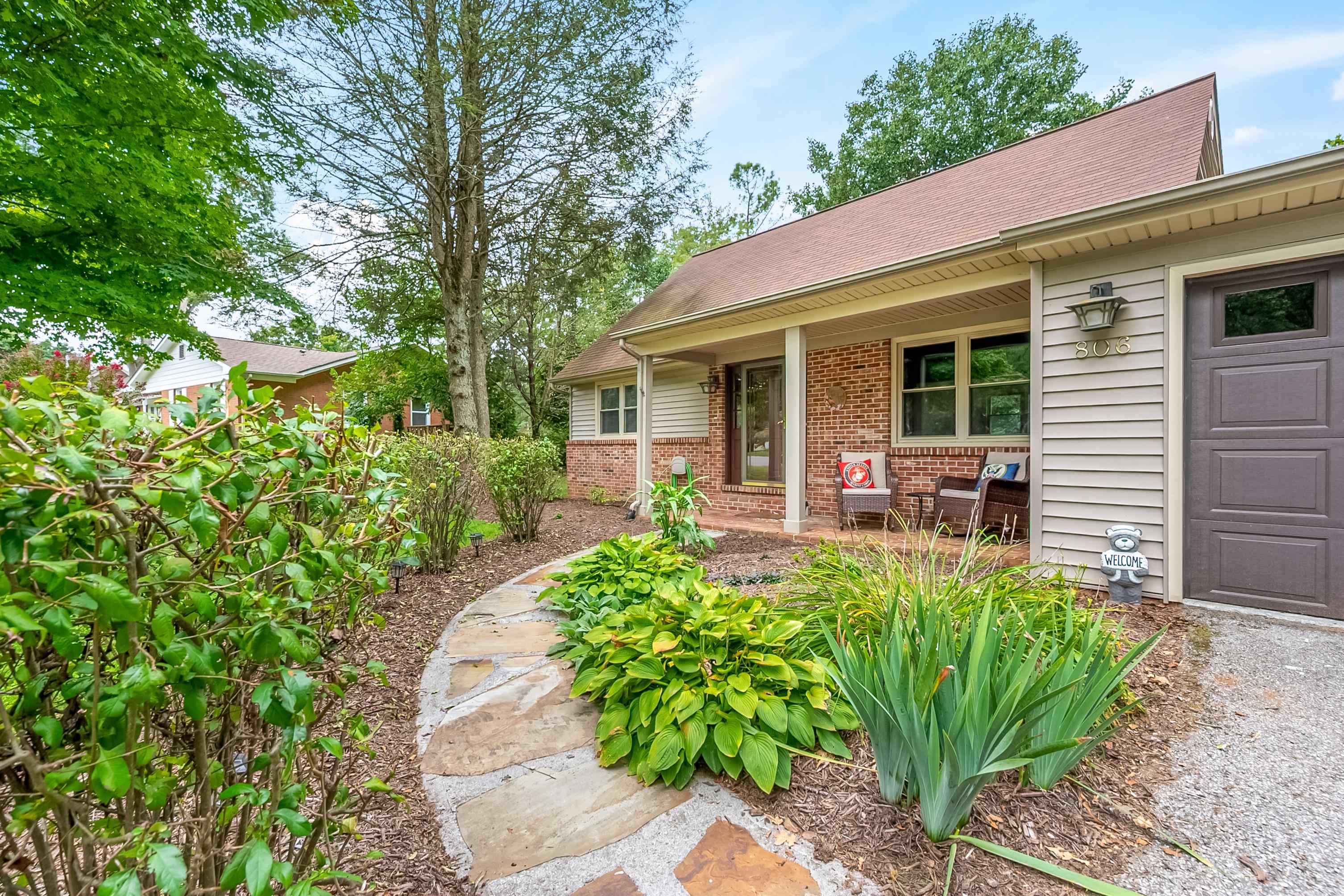 806 Horseshoe Lane