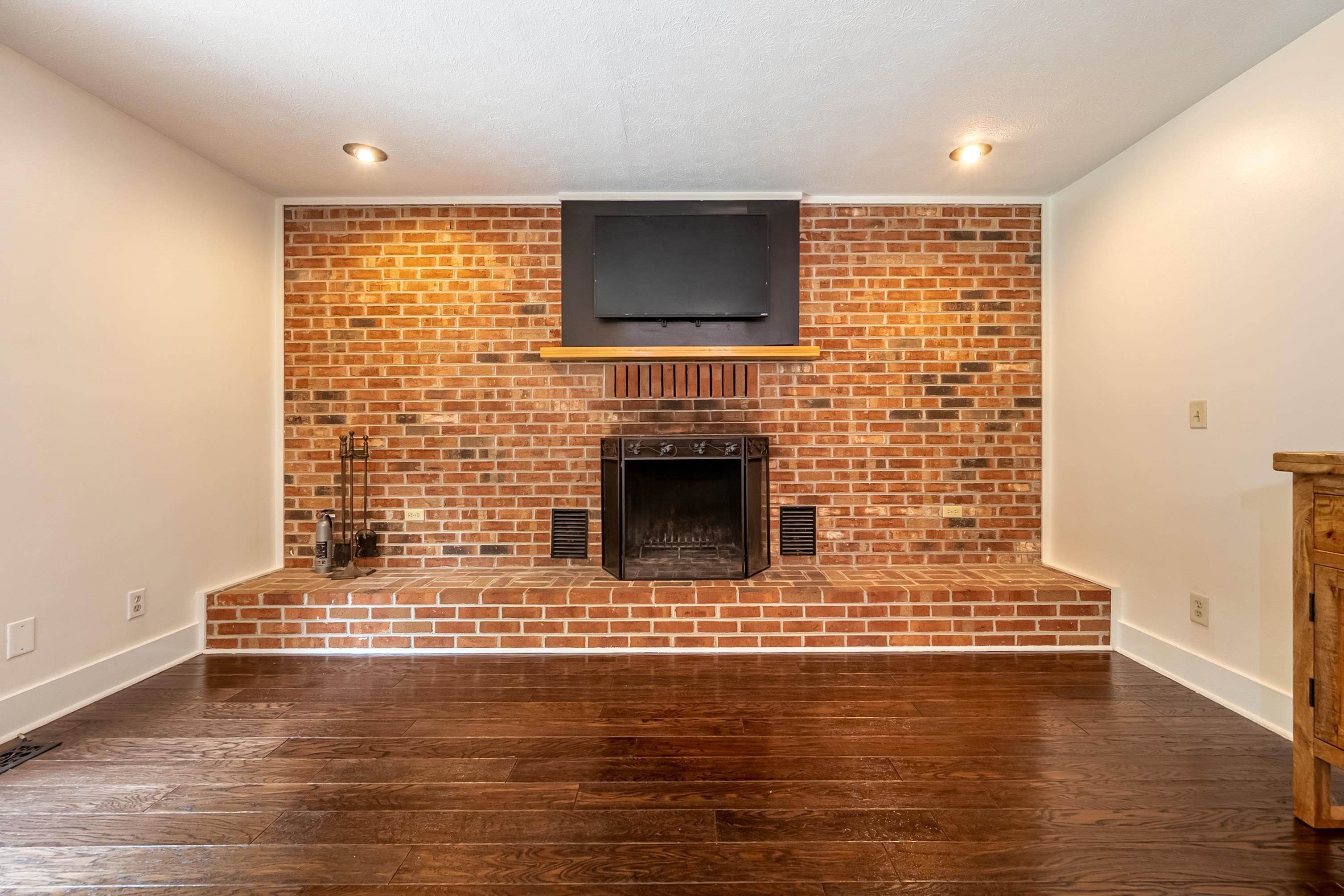 806 Horseshoe Lane