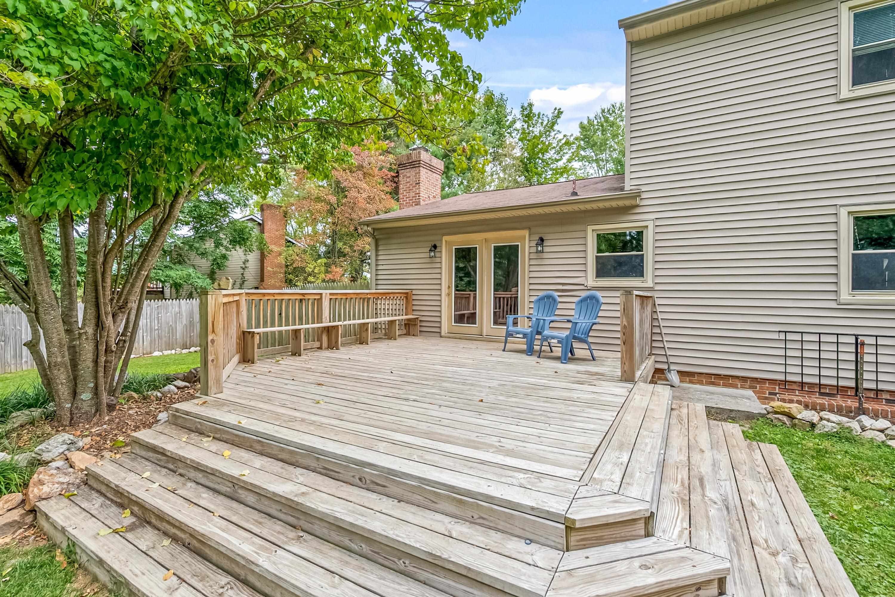 806 Horseshoe Lane
