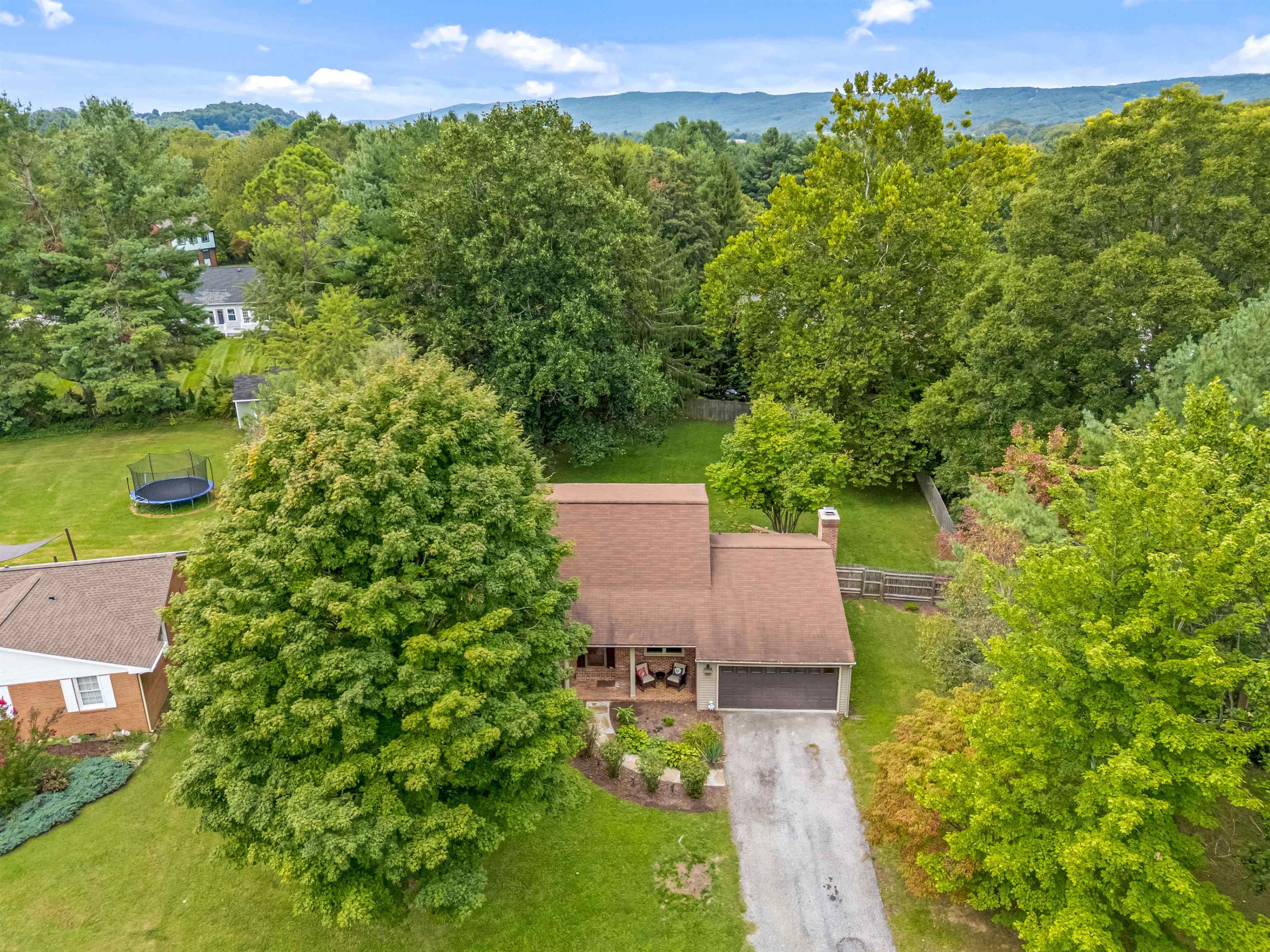 806 Horseshoe Lane