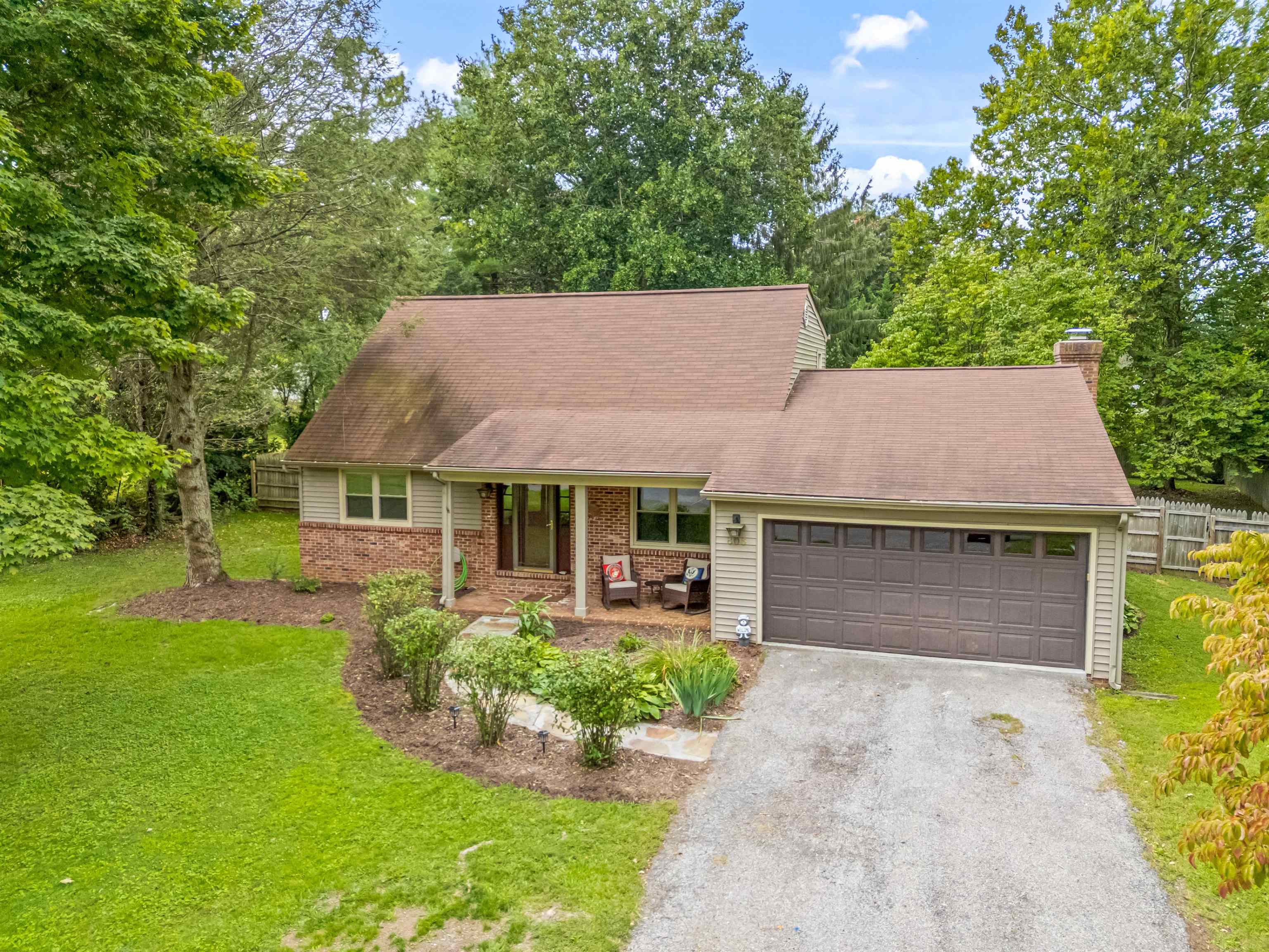 806 Horseshoe Lane