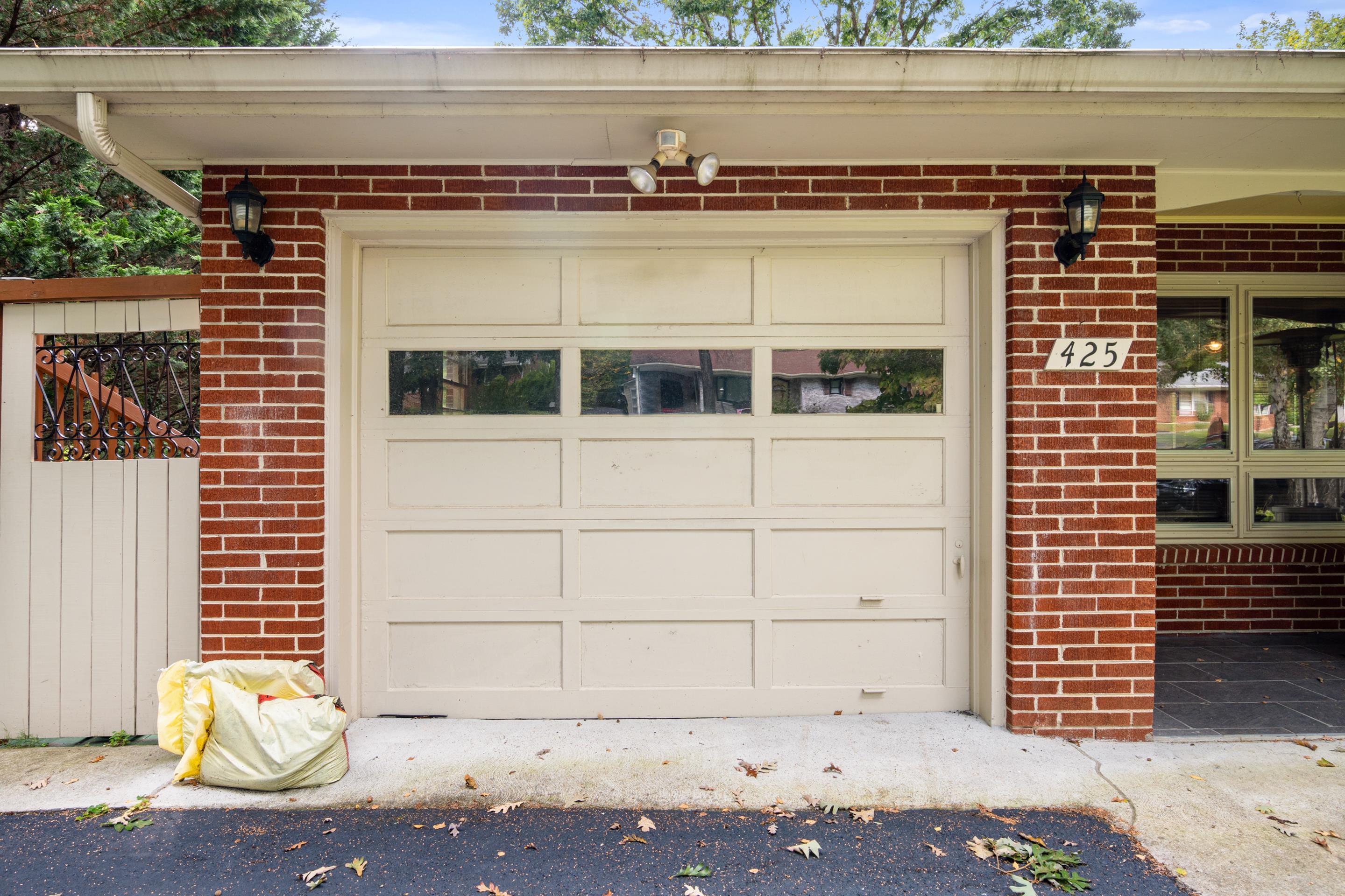 425 OVERHILL Road