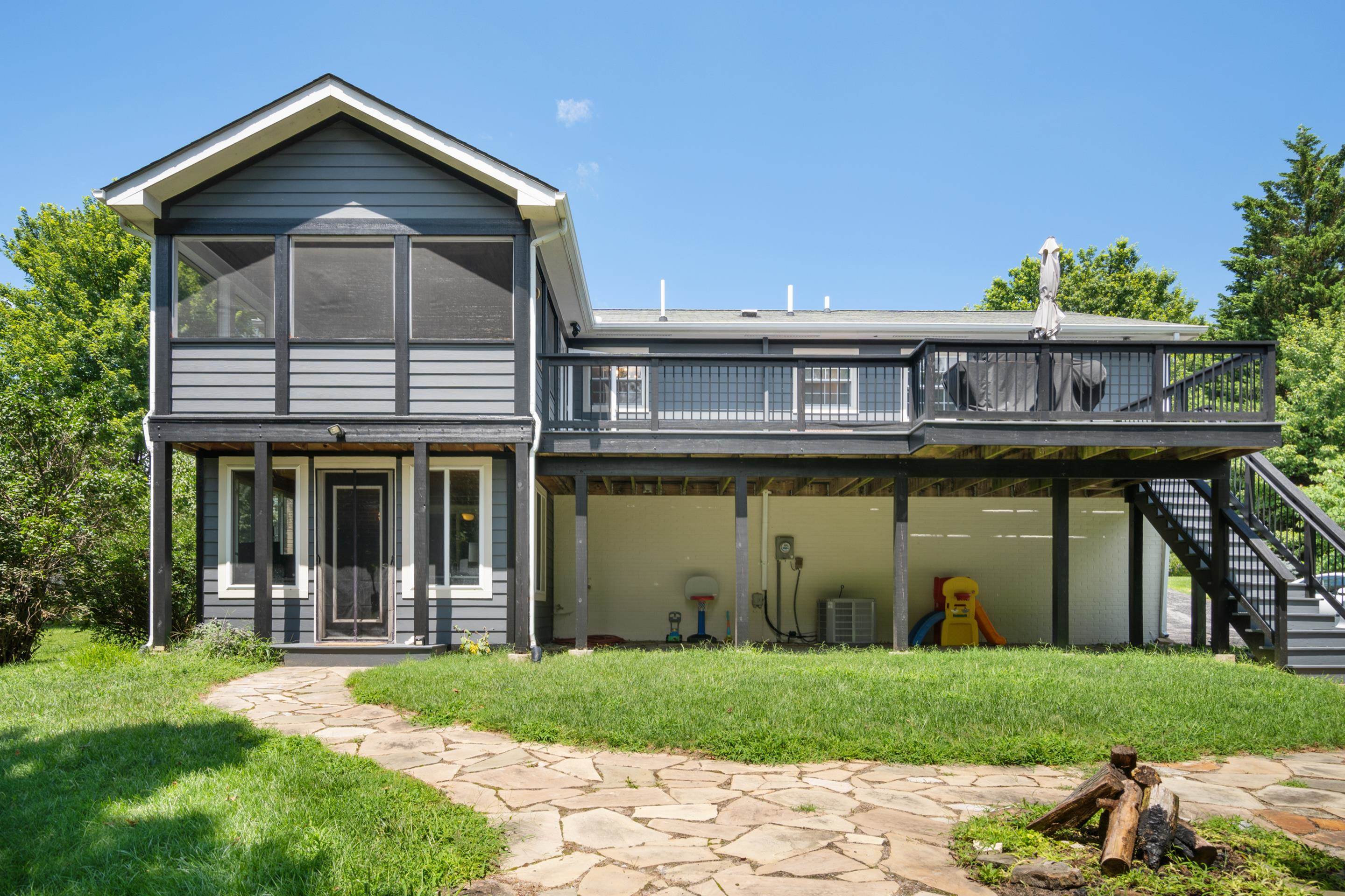 1101 QUAIL Drive