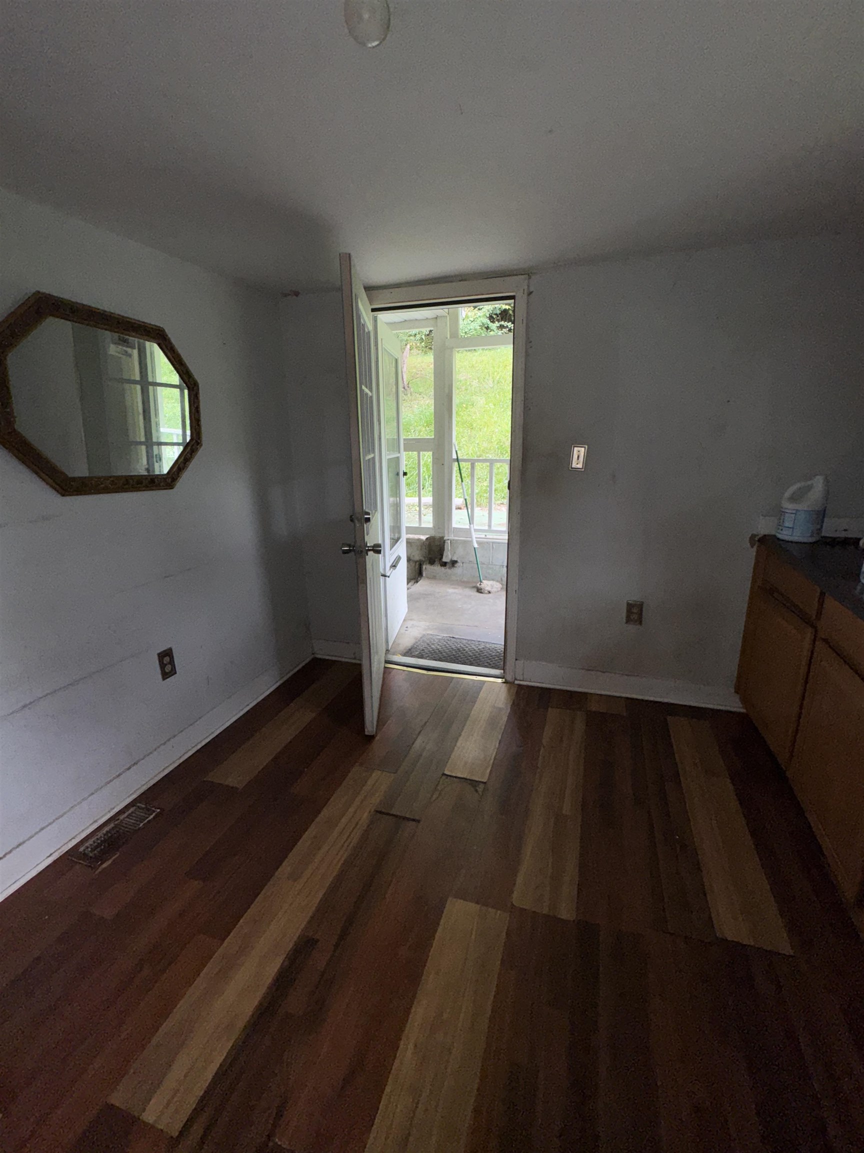 518 PINE Alley
