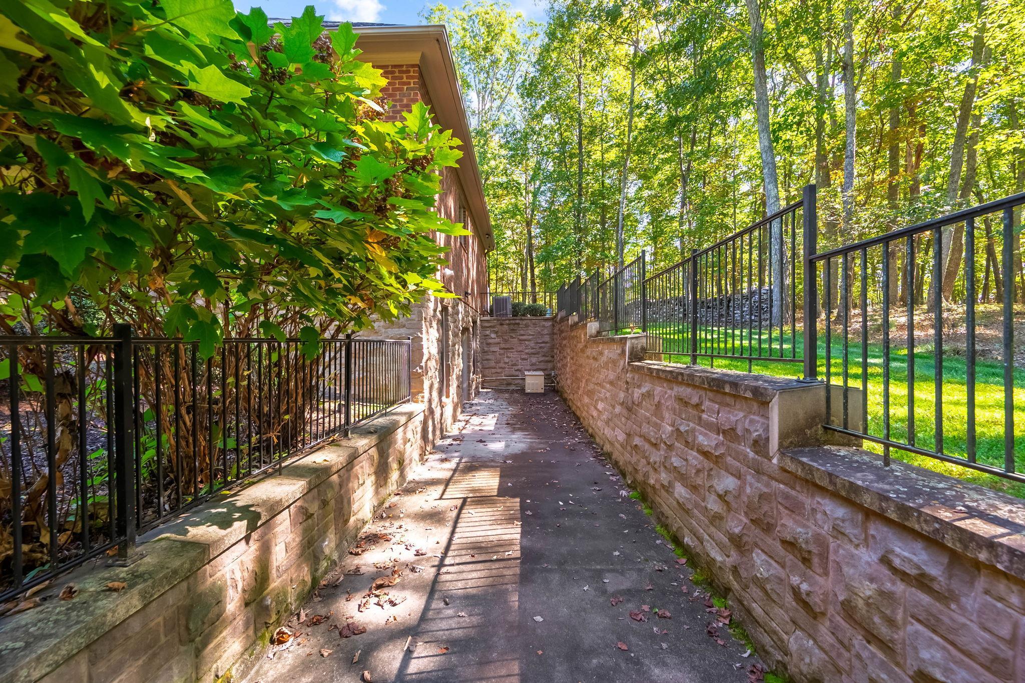 1250 Treetop Ridge Rd Road