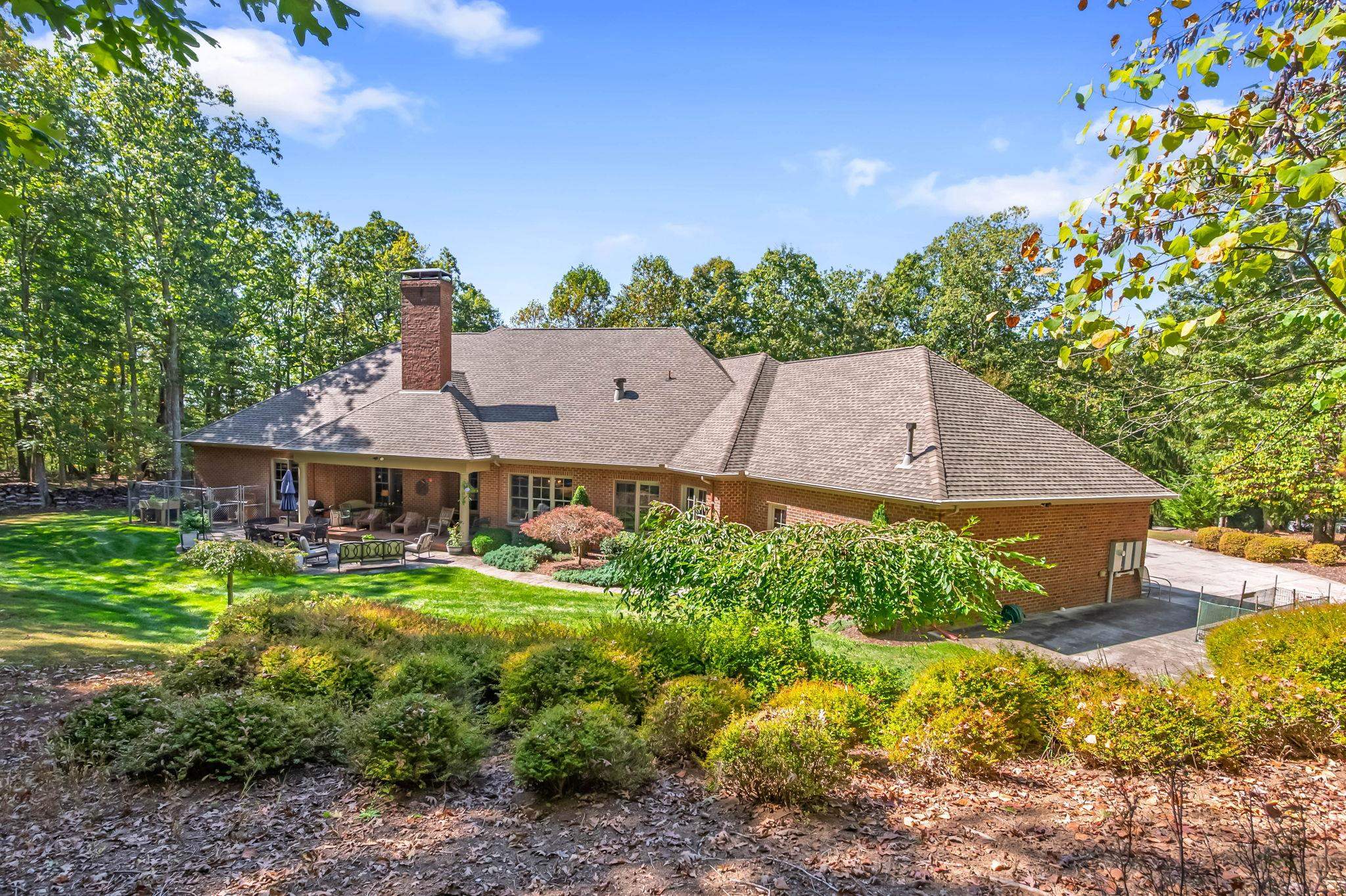 1250 Treetop Ridge Rd Road