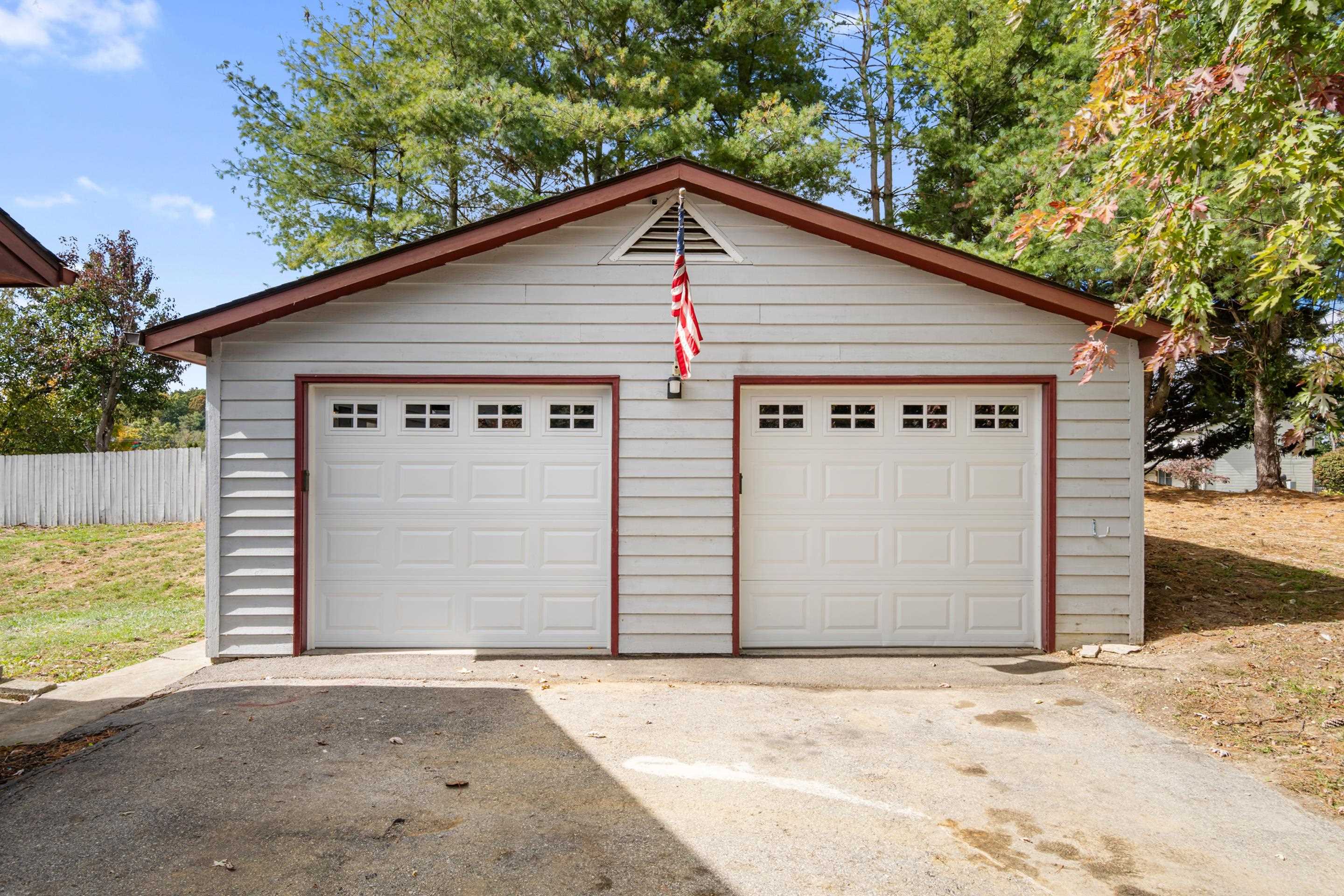 520 HEMLOCK Street
