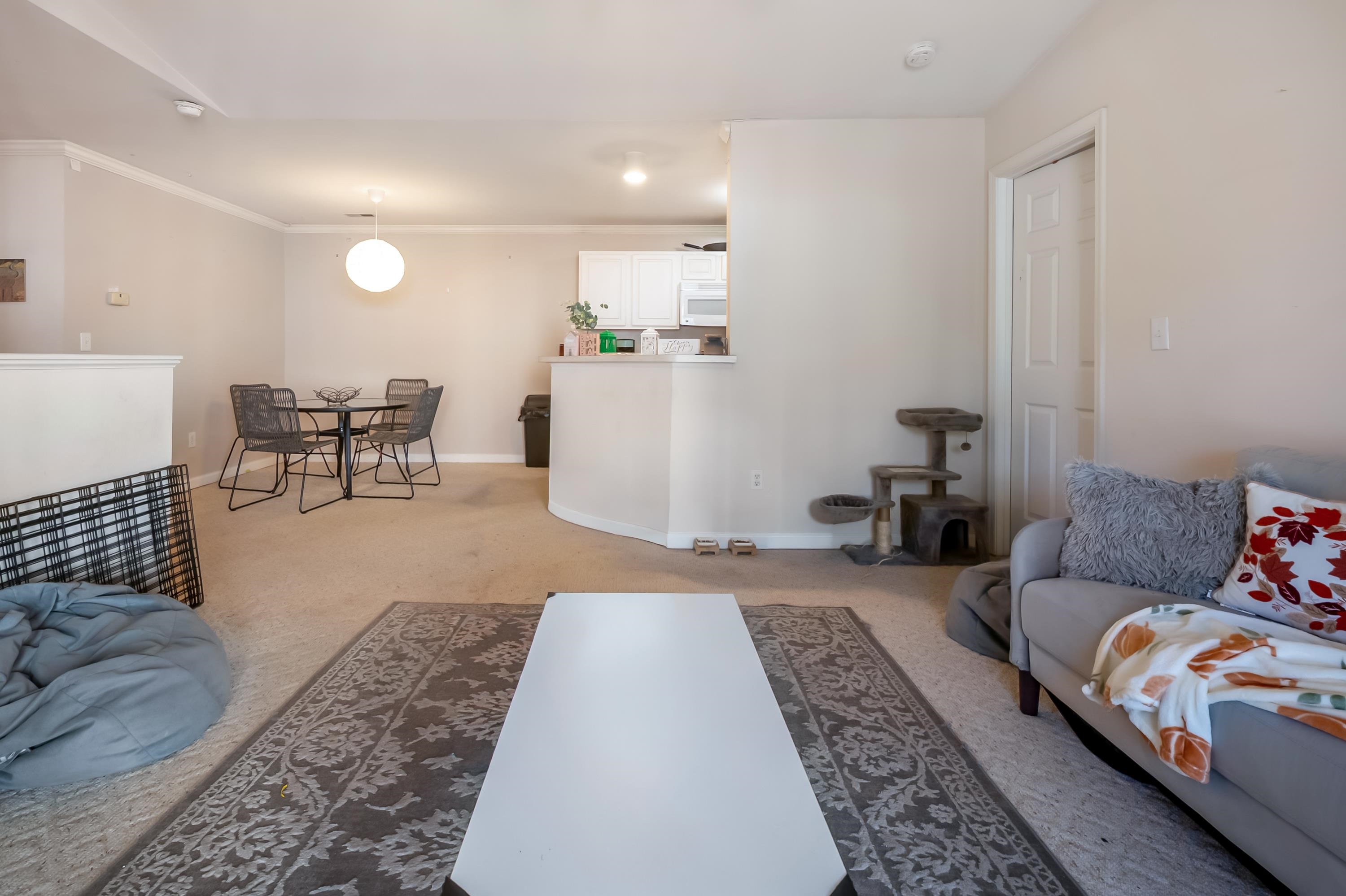 215 S KNOLLWOOD Drive 4304