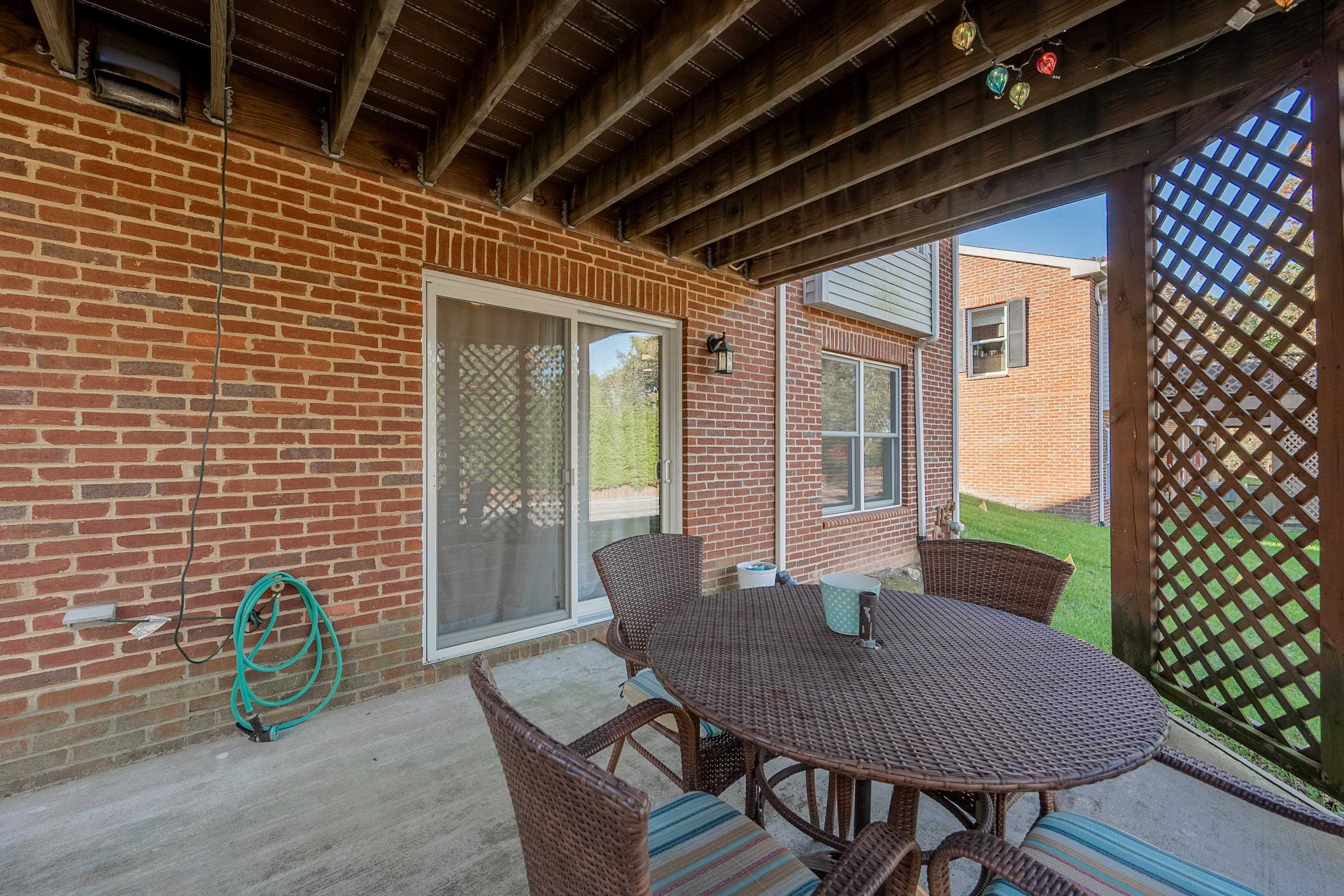 1005 Edwards Lane