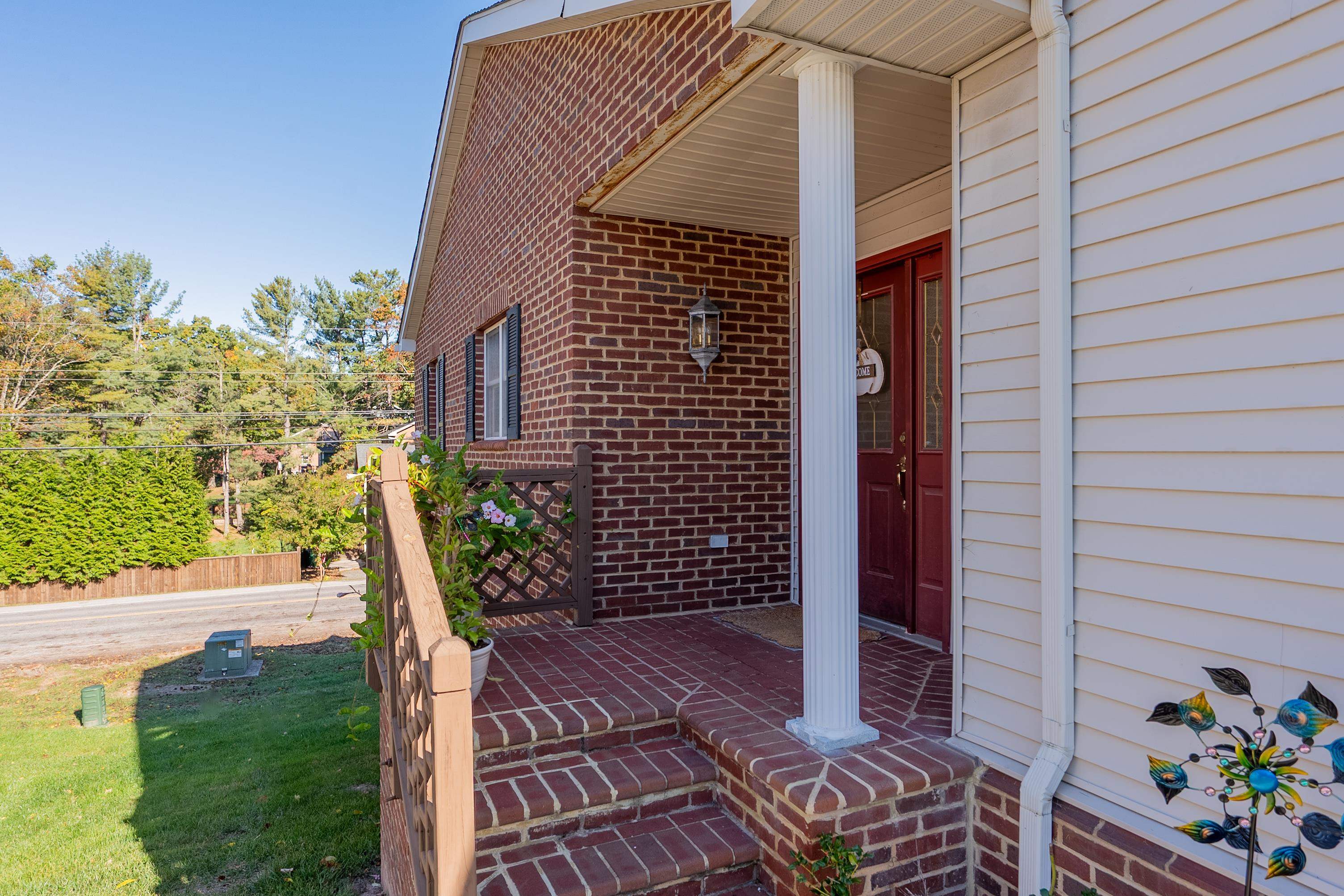 1005 Edwards Lane