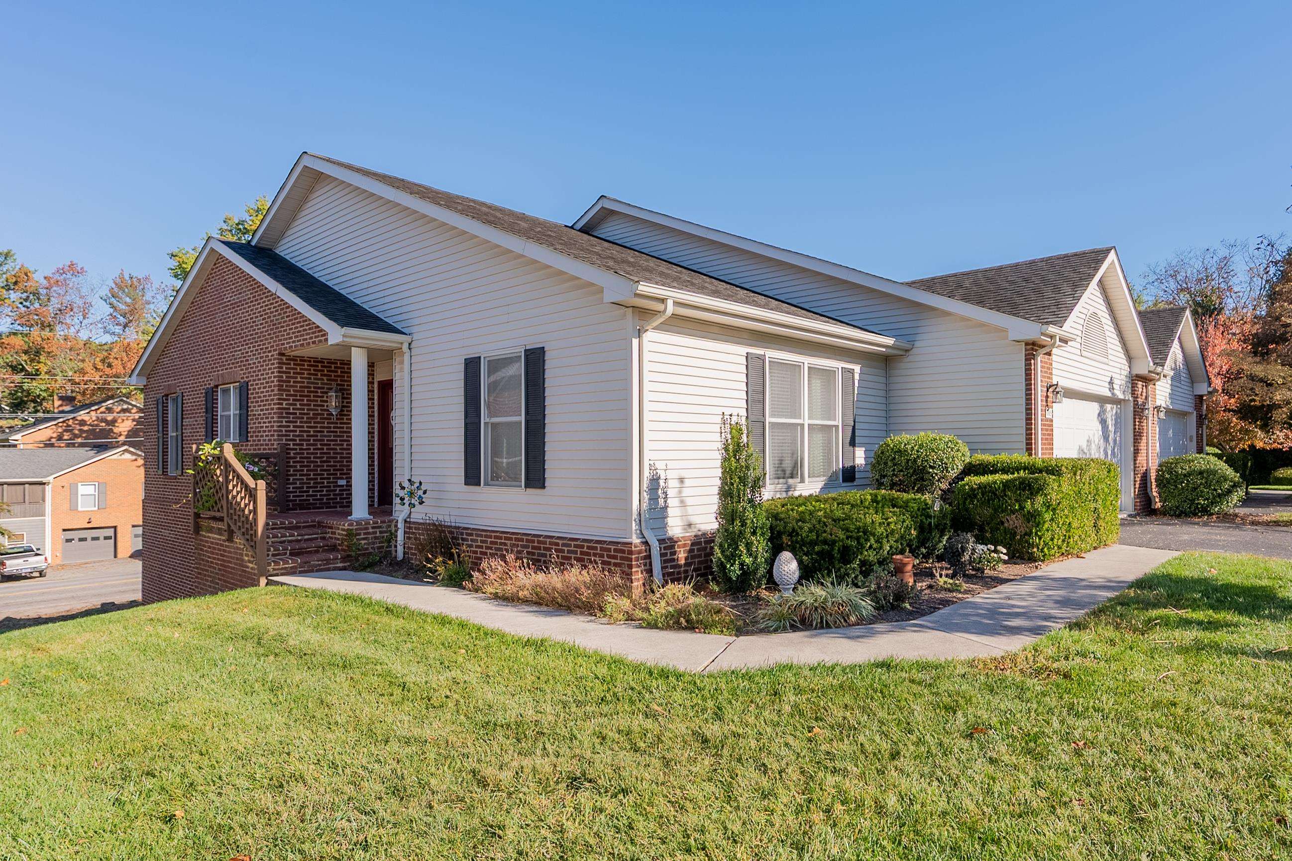 1005 Edwards Lane