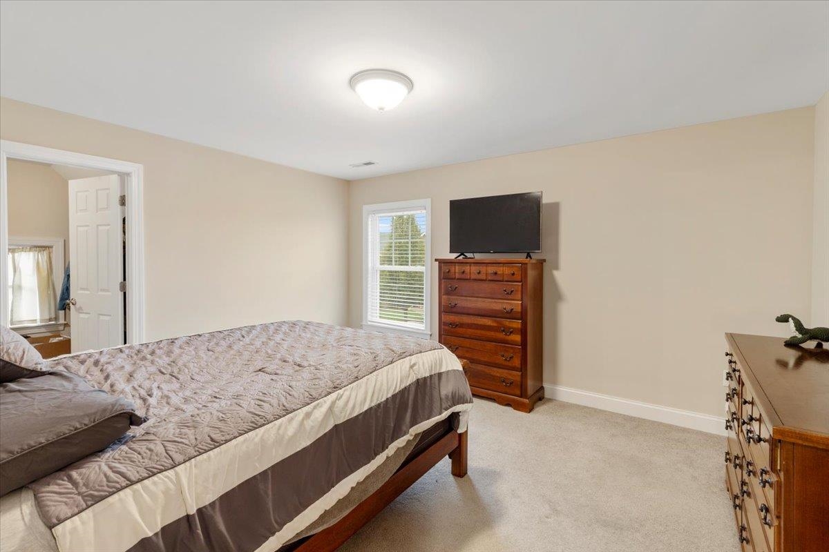 300 ROUDABUSH Drive NW