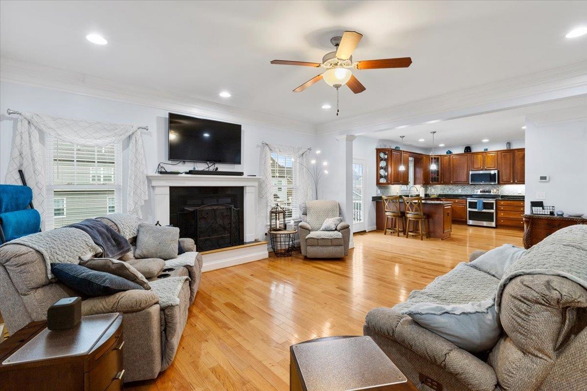 300 ROUDABUSH Drive NW