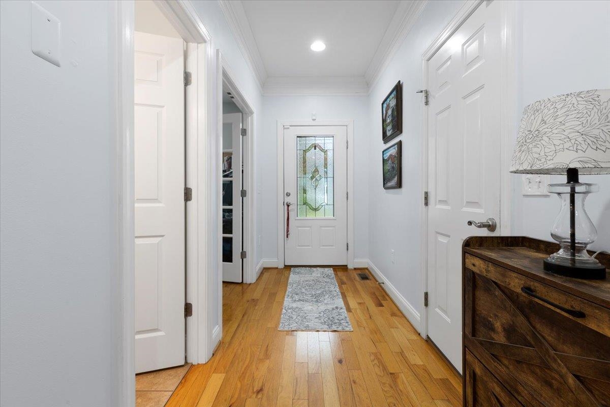 300 ROUDABUSH Drive NW