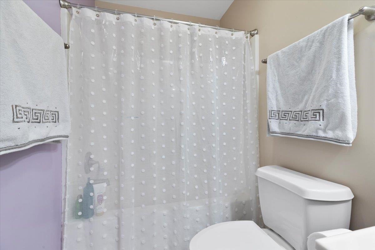 300 ROUDABUSH Drive NW