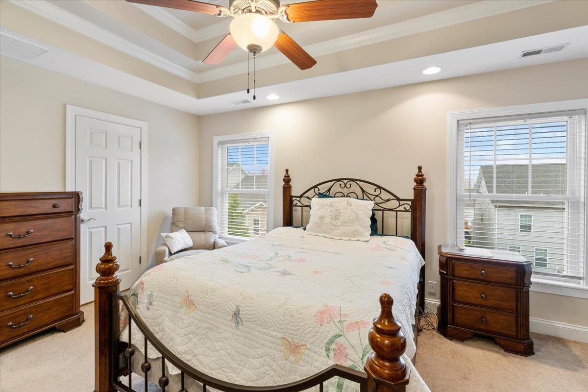 300 ROUDABUSH Drive NW