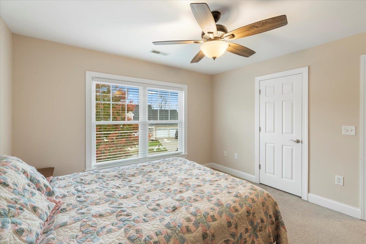 300 ROUDABUSH Drive NW