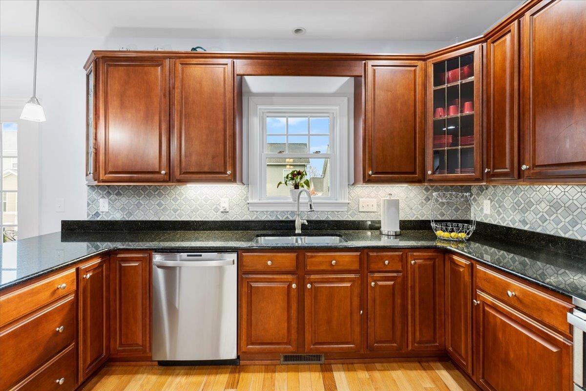 300 ROUDABUSH Drive NW